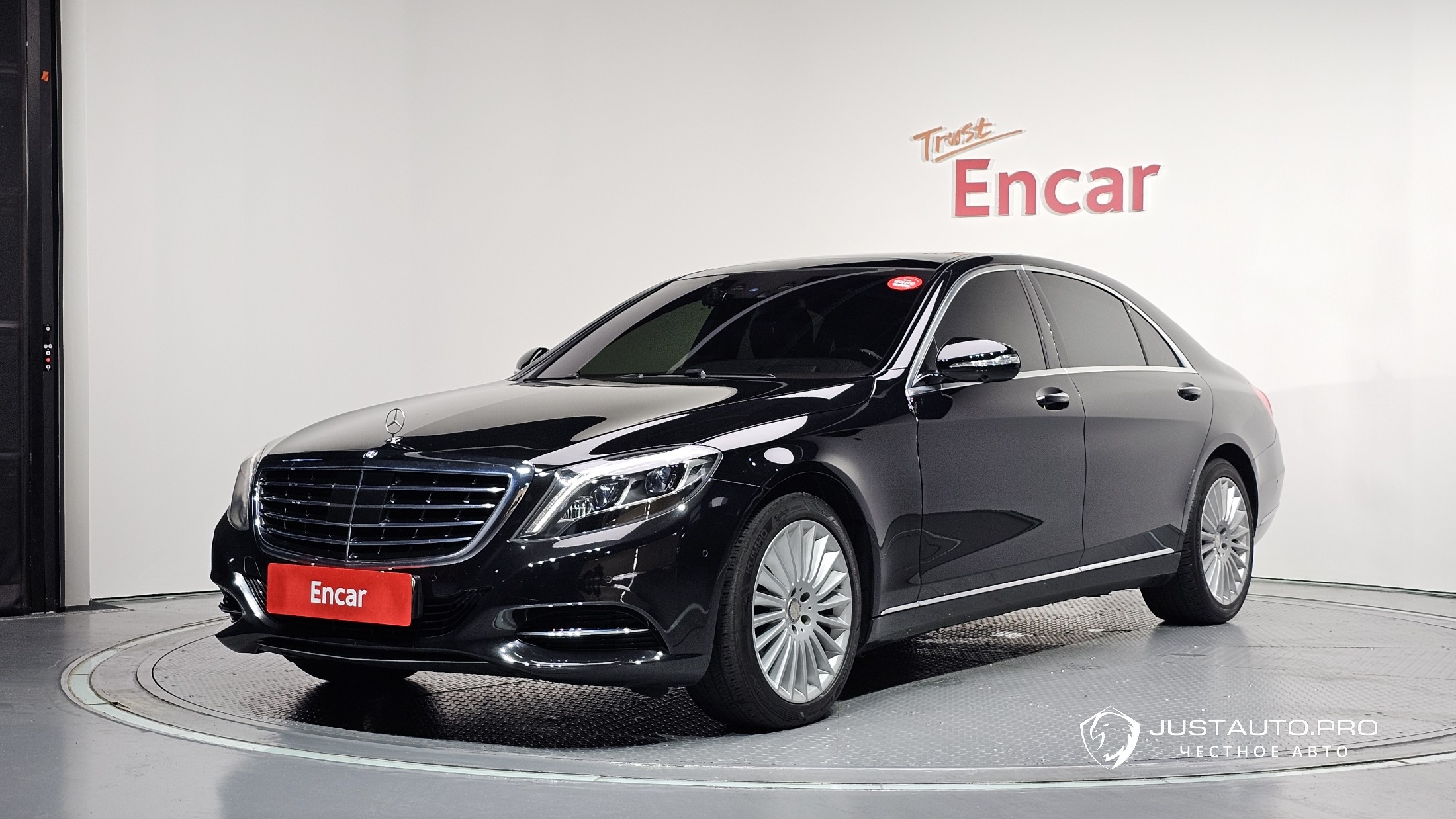 Автомобиль Mercedes-Benz S-Class