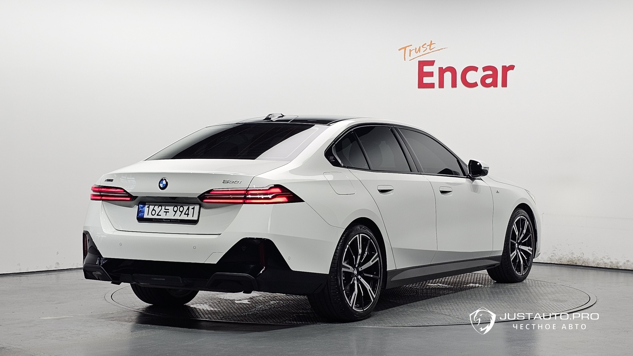 Автомобиль BMW 5-Series