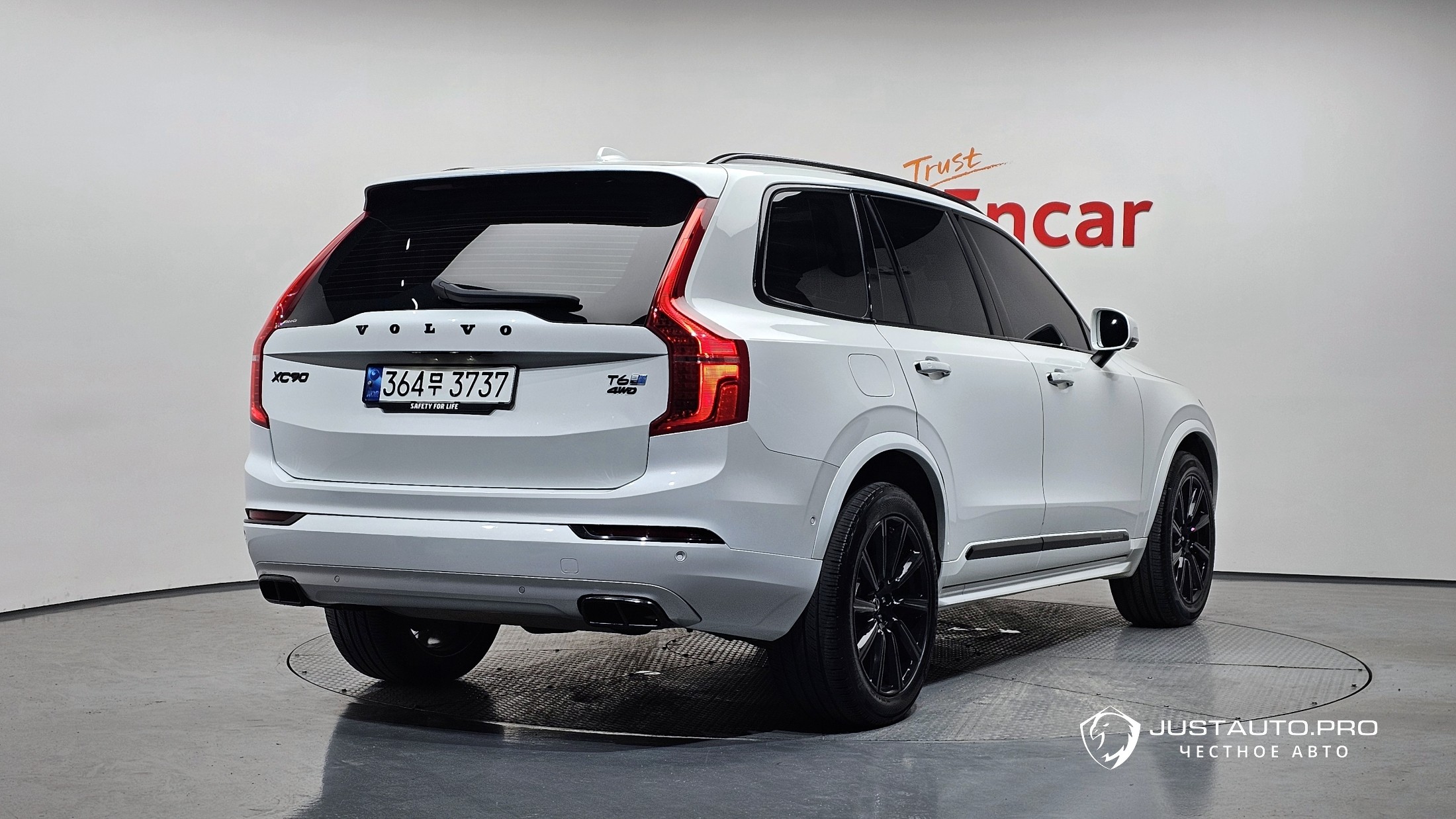 Автомобиль Volvo XC90