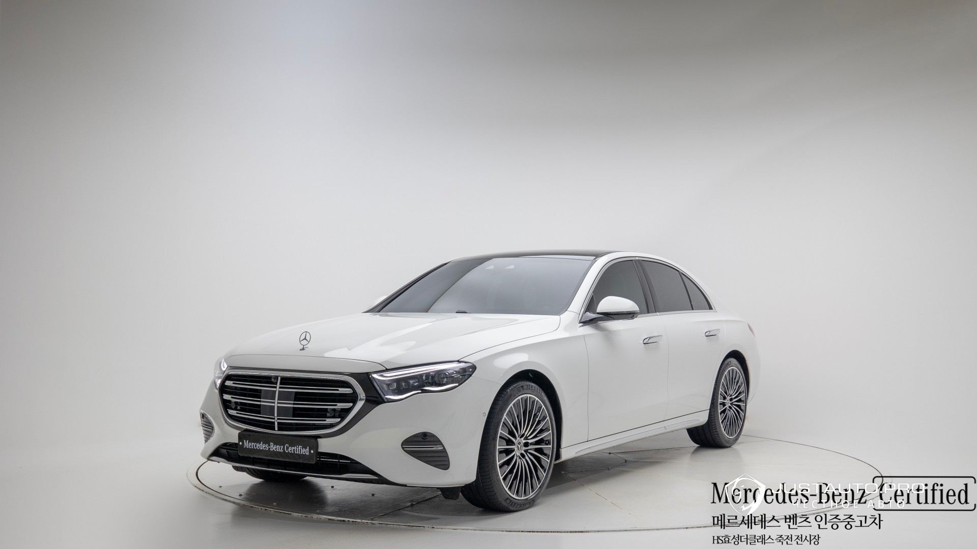 Автомобиль Mercedes-Benz E-Class