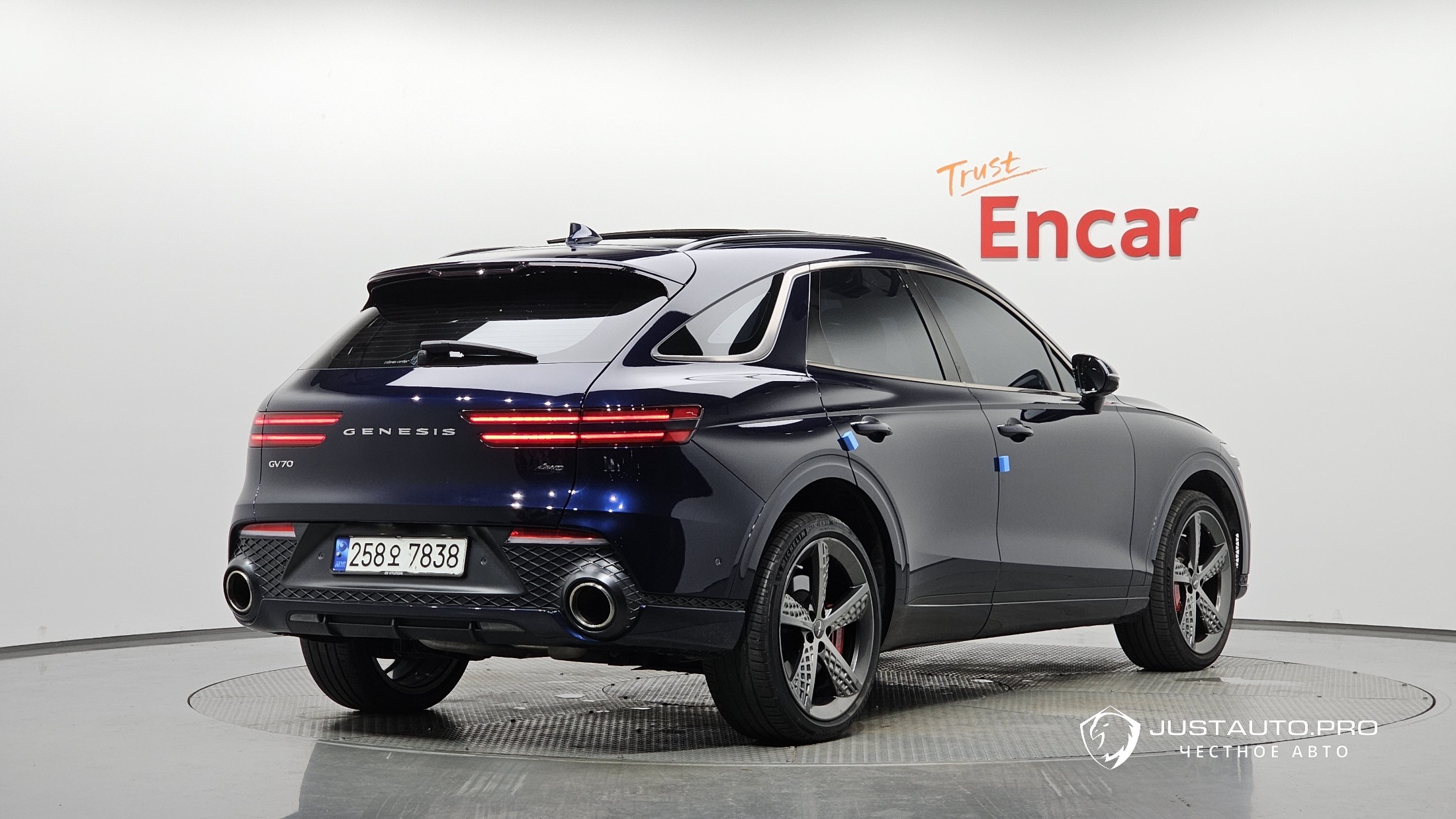 Автомобиль Genesis GV70