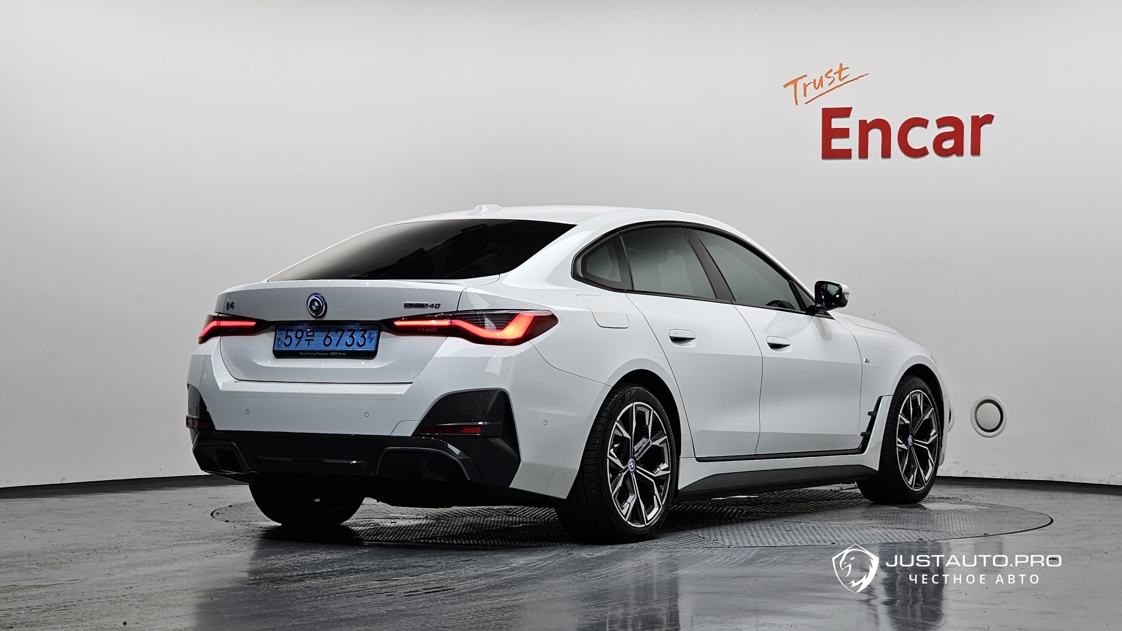 Автомобиль BMW i4