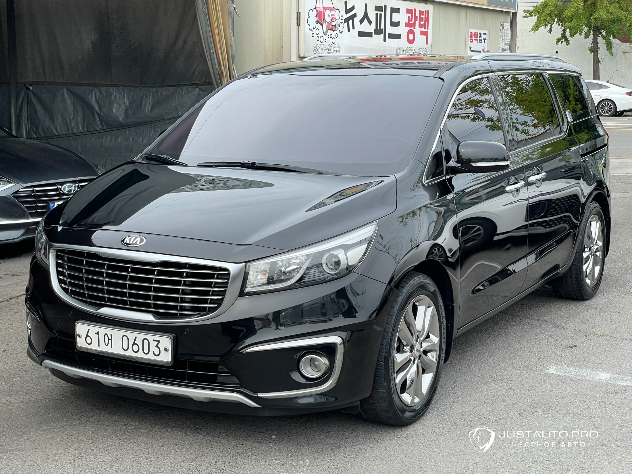 Автомобиль Kia Canival