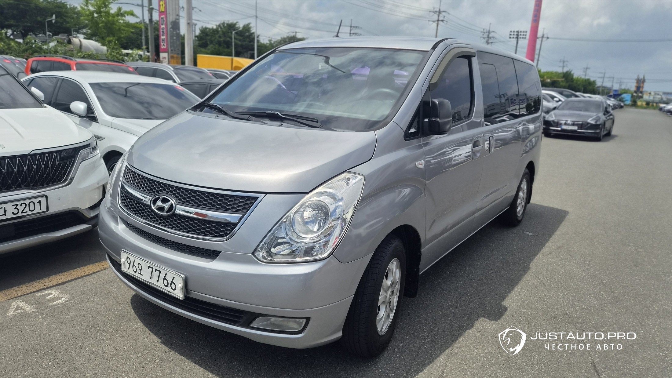 Автомобиль Hyundai Starex