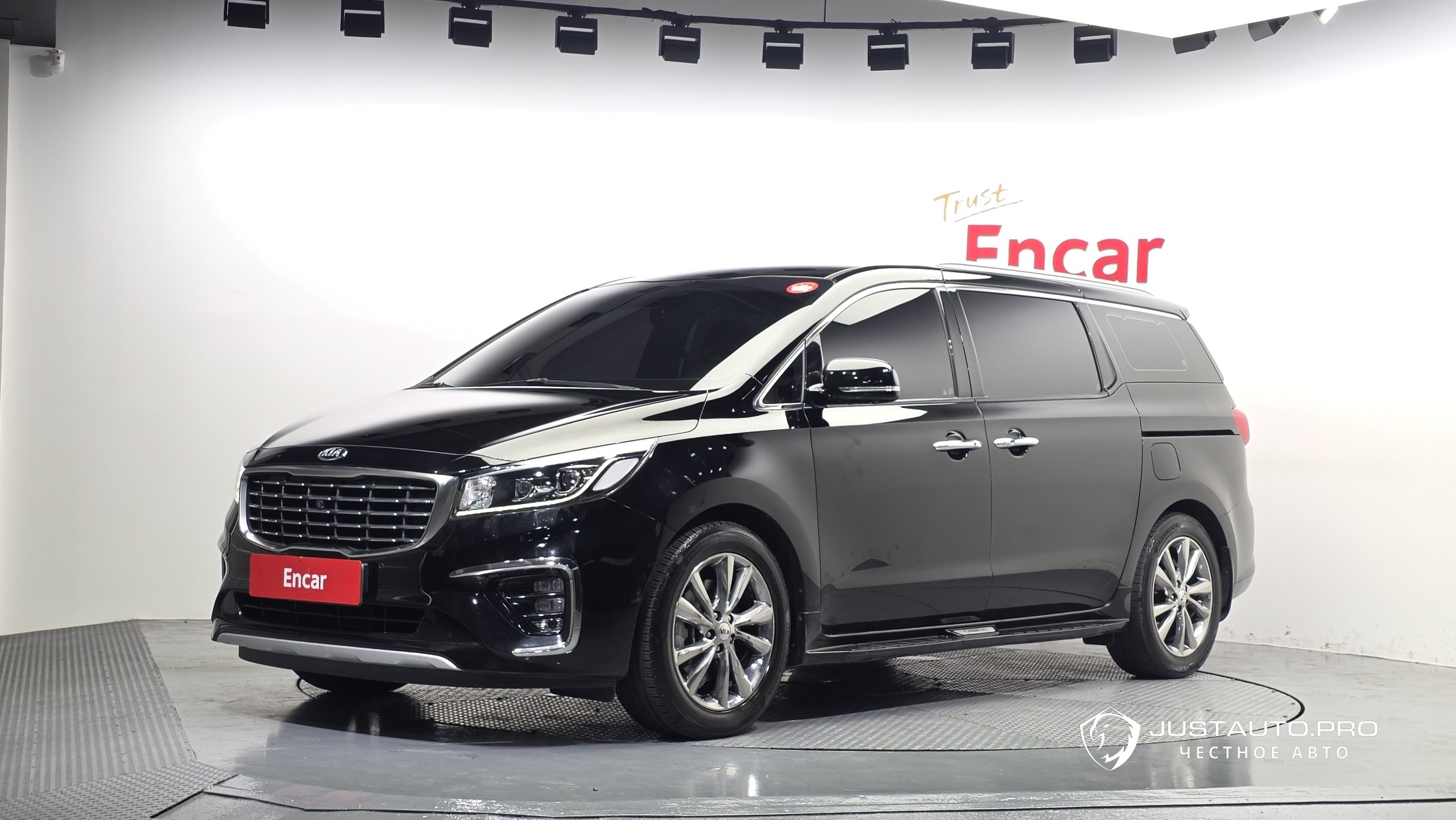 Автомобиль Kia Canival
