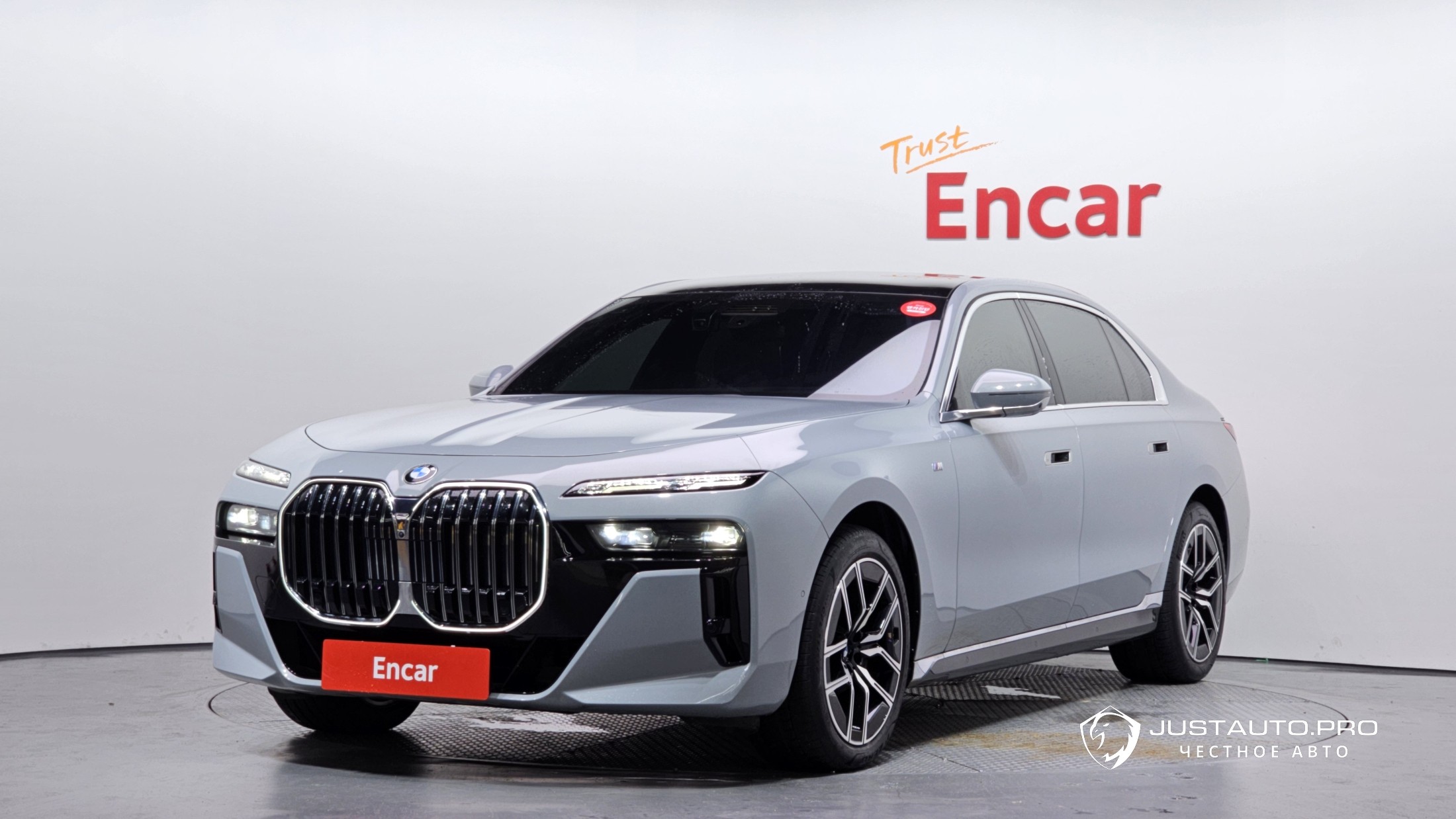Автомобиль BMW 7-Series