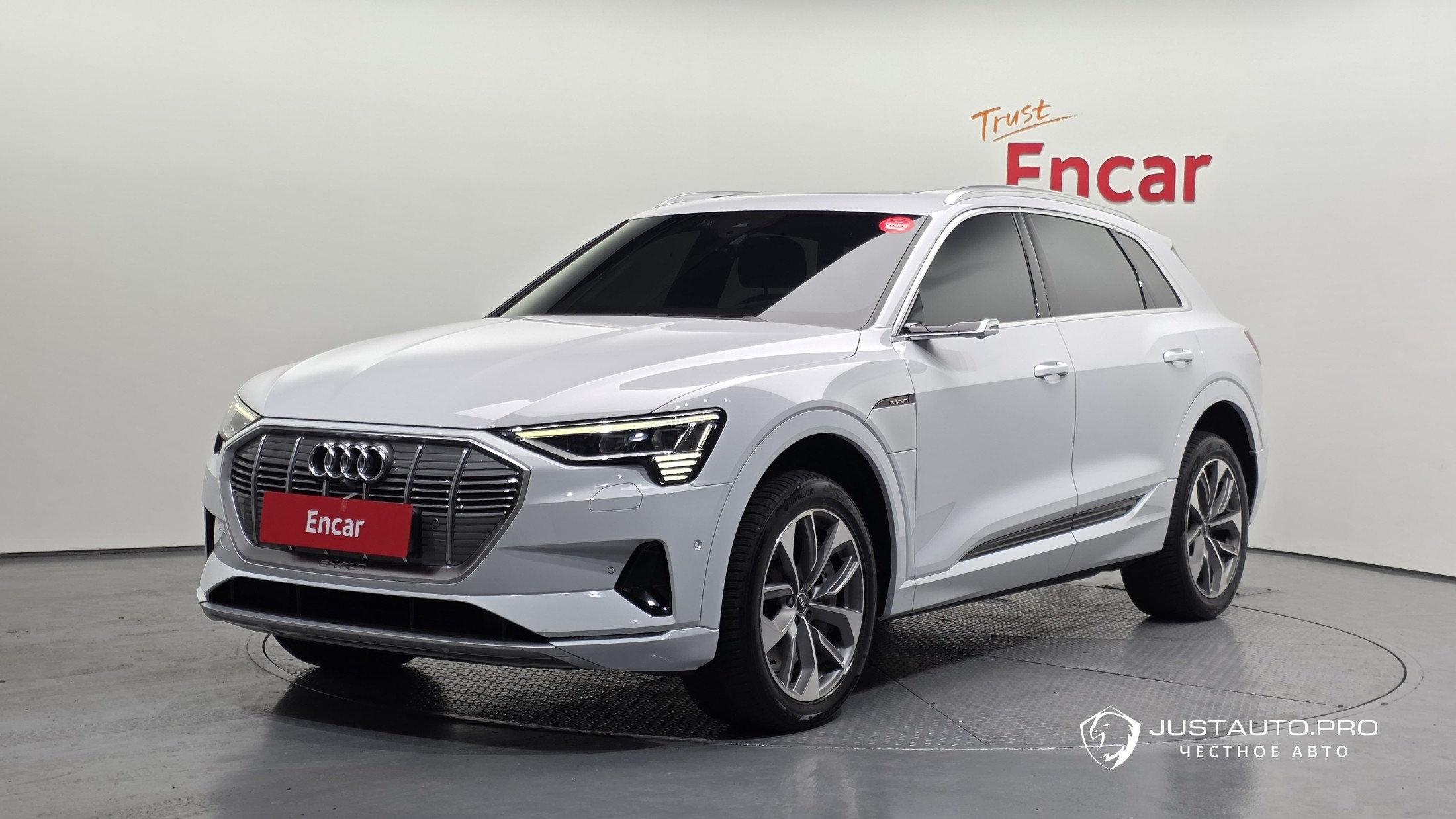 Автомобиль Audi e-tron