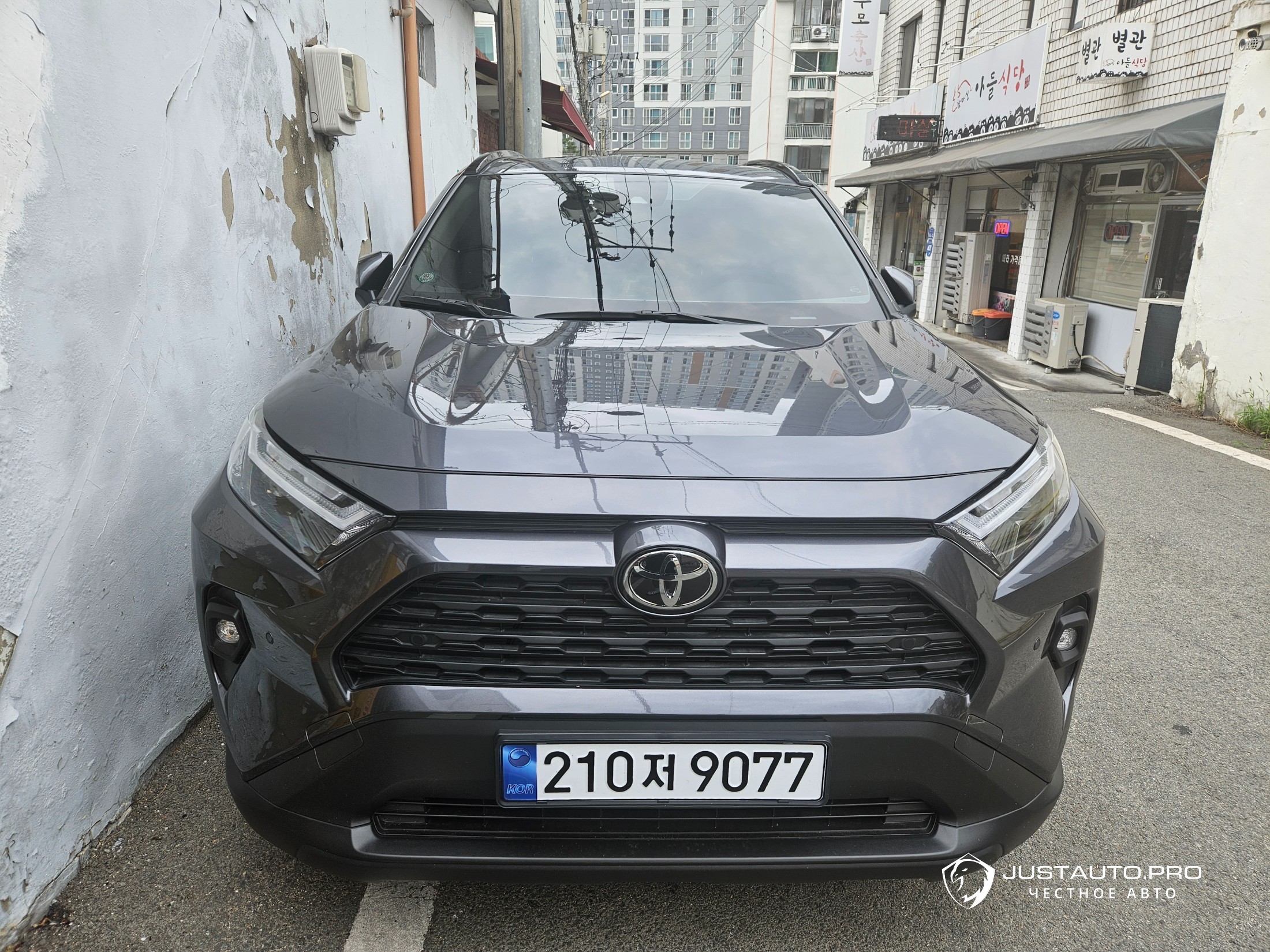 Автомобиль Toyota RAV4