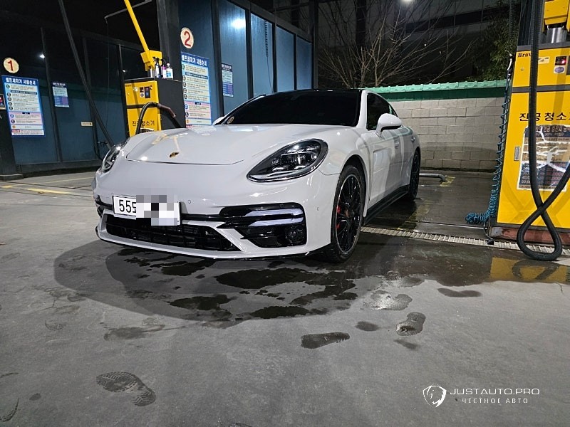 Автомобиль Porsche Panamera