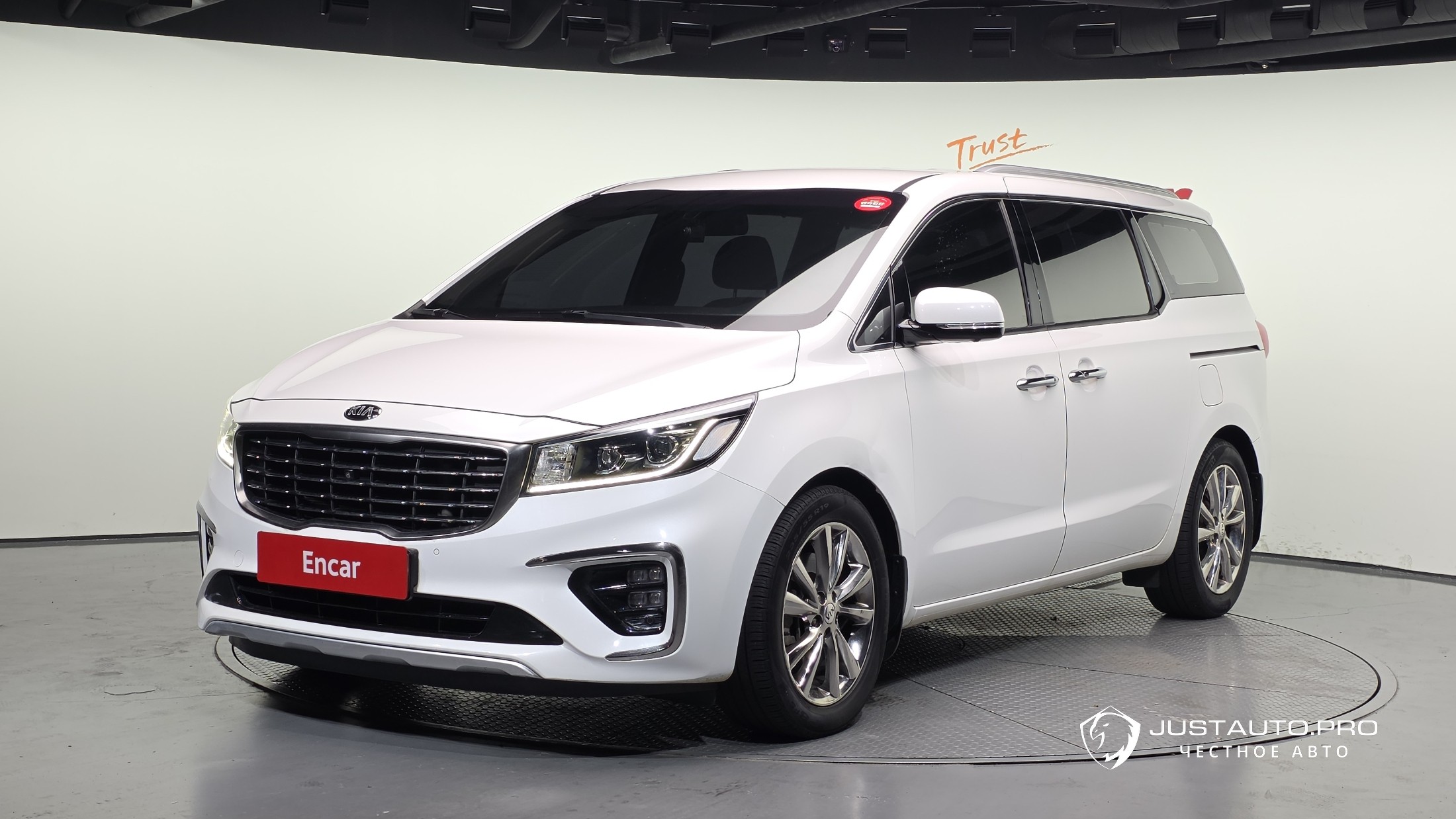 Автомобиль Kia Canival