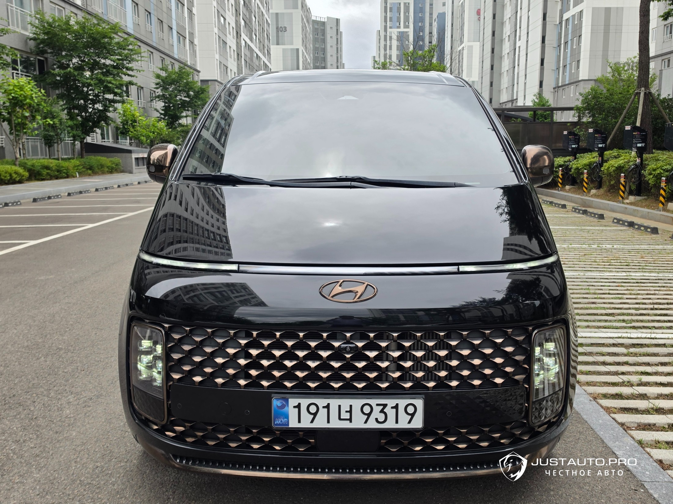 Автомобиль Hyundai Staria