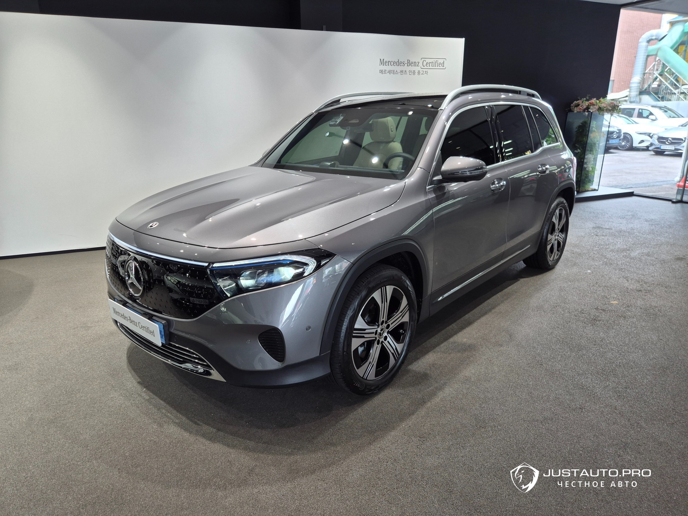 Автомобиль Mercedes-Benz EQB