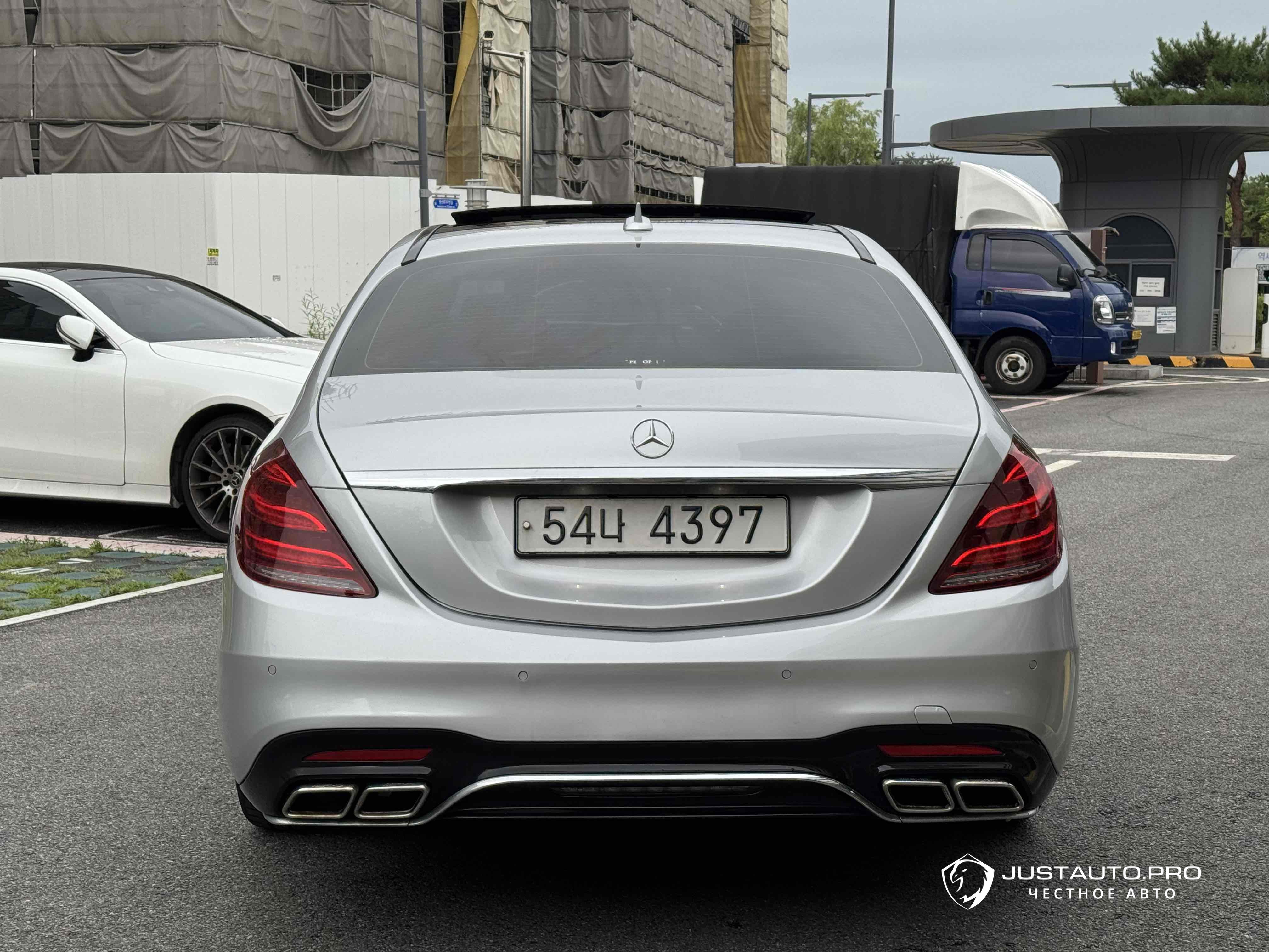 Автомобиль Mercedes-Benz S-Class