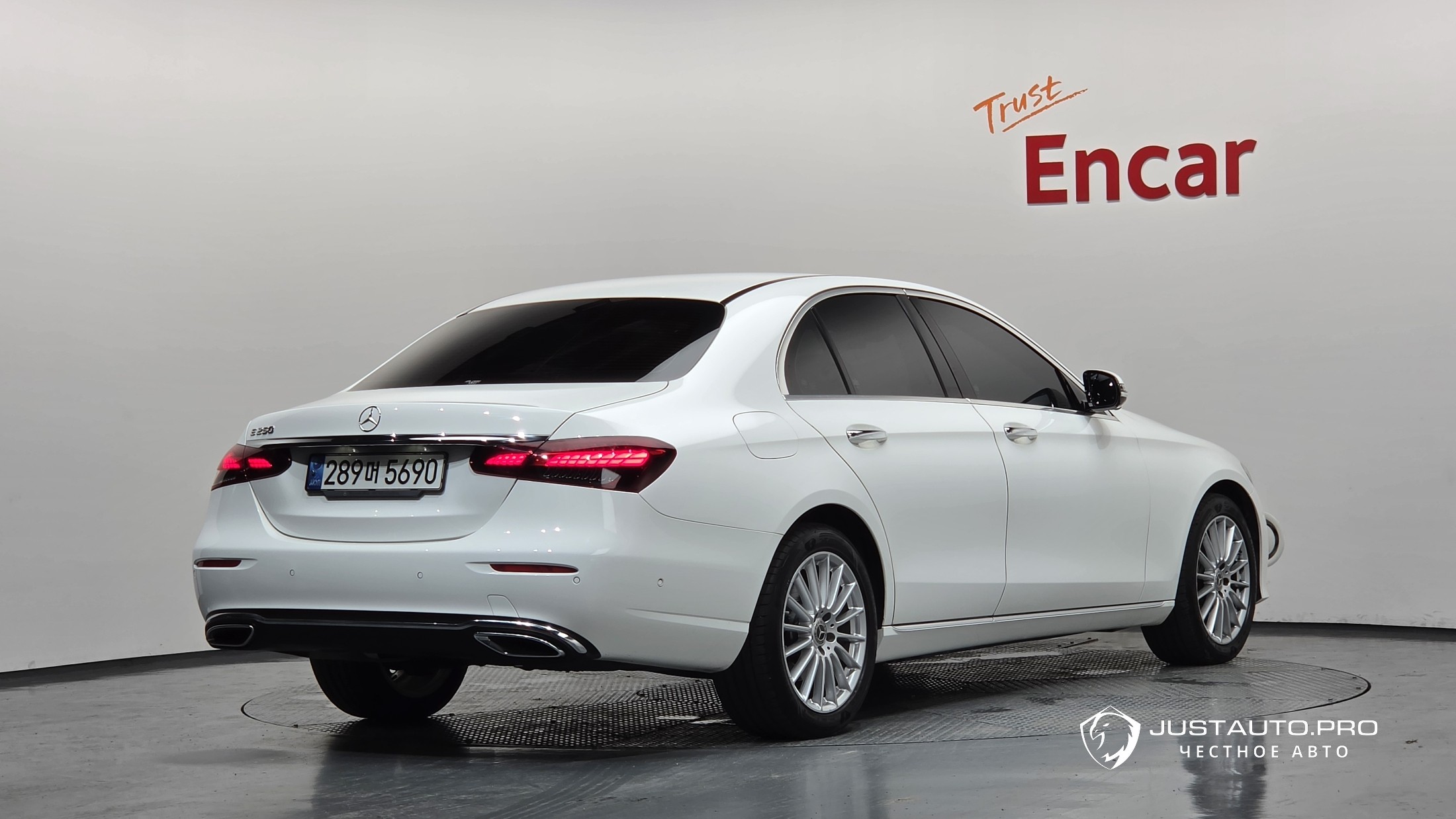 Автомобиль Mercedes-Benz E-Class