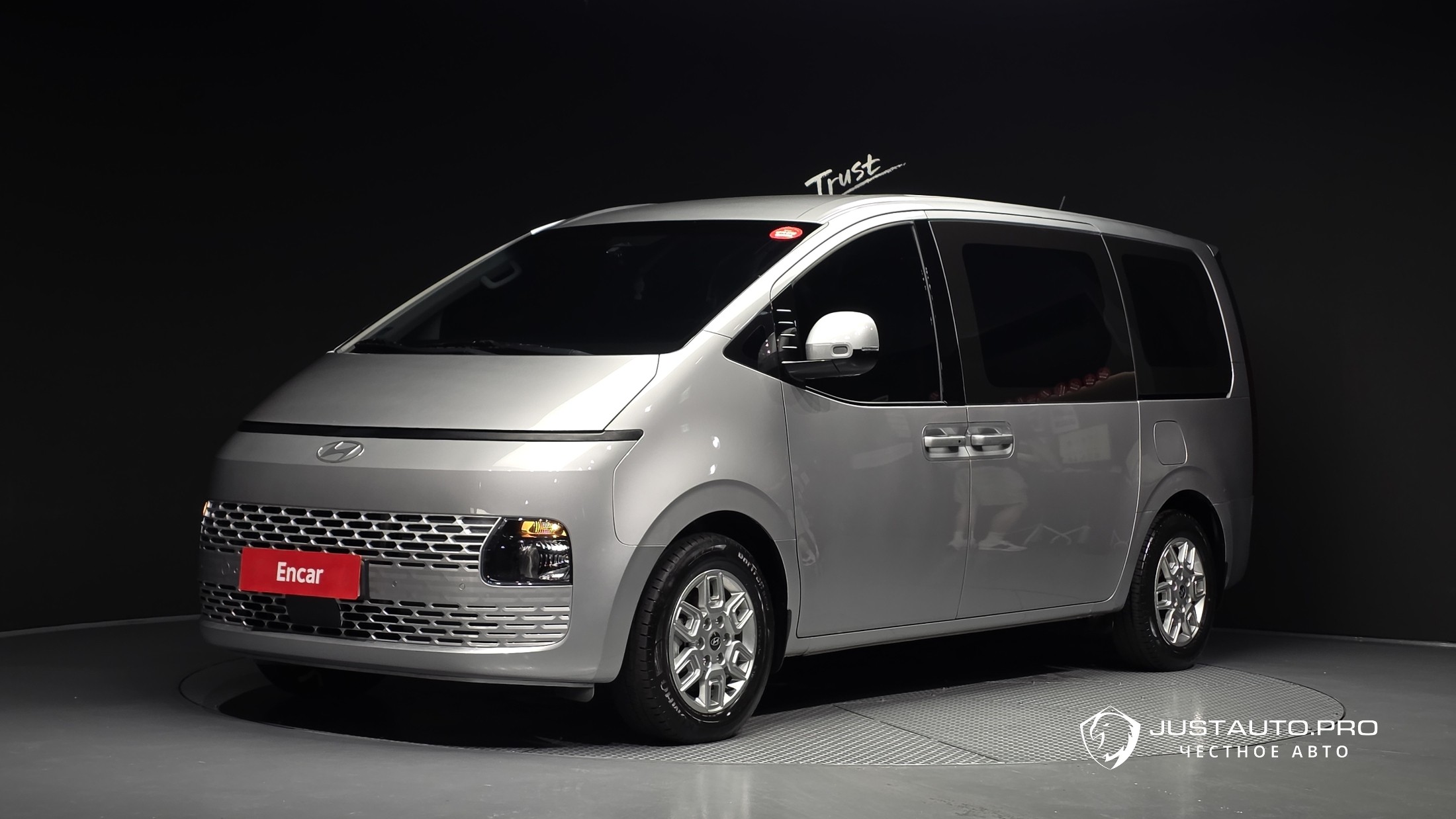 Автомобиль Hyundai Staria