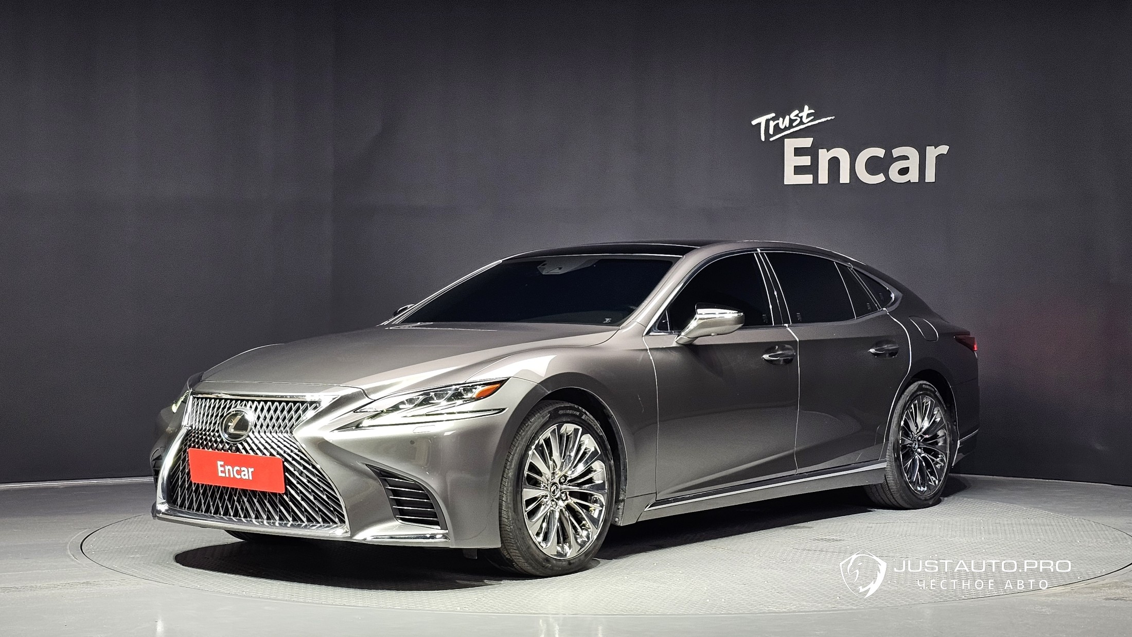 Автомобиль Lexus LS