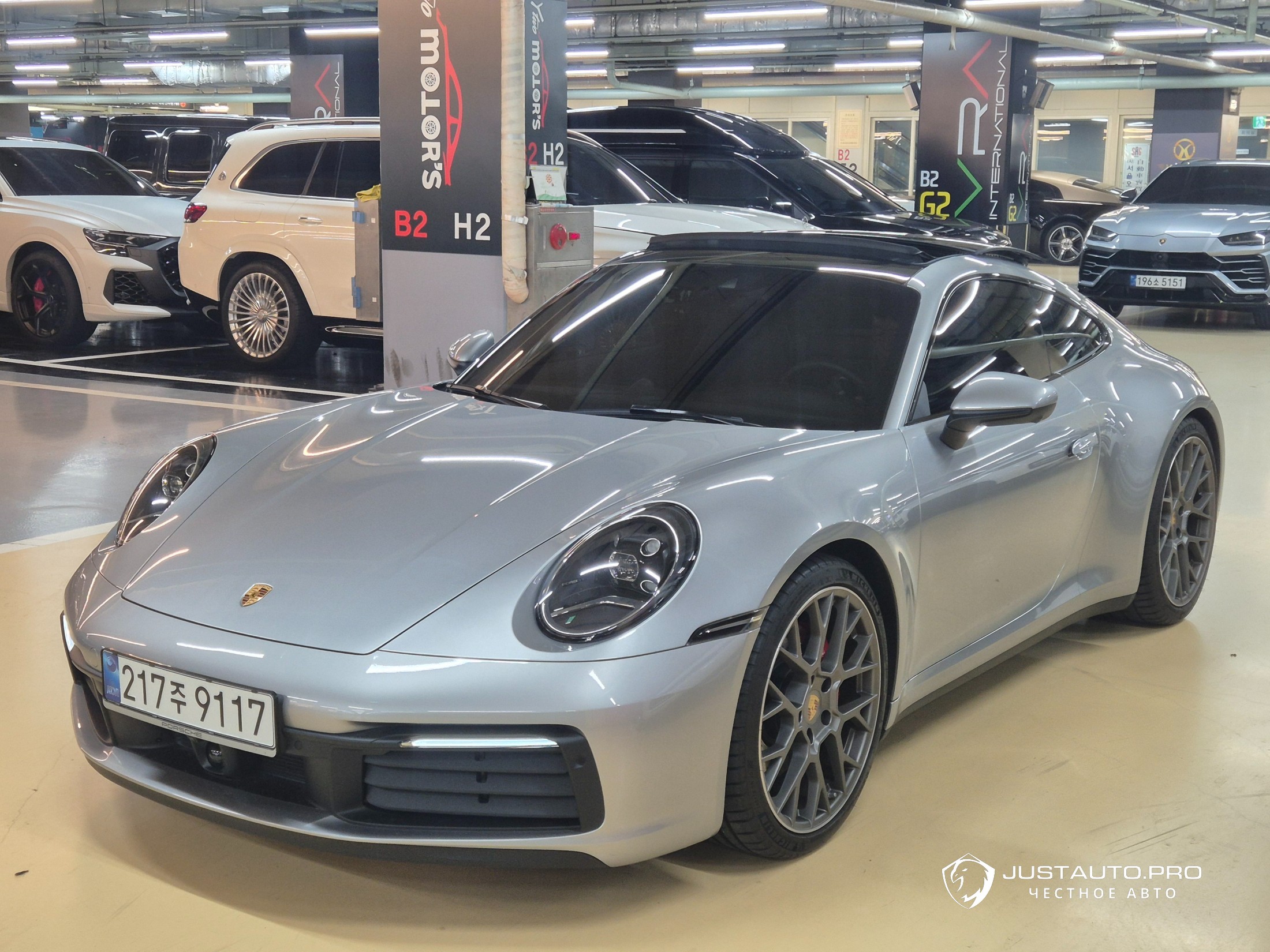 Автомобиль Porsche 911