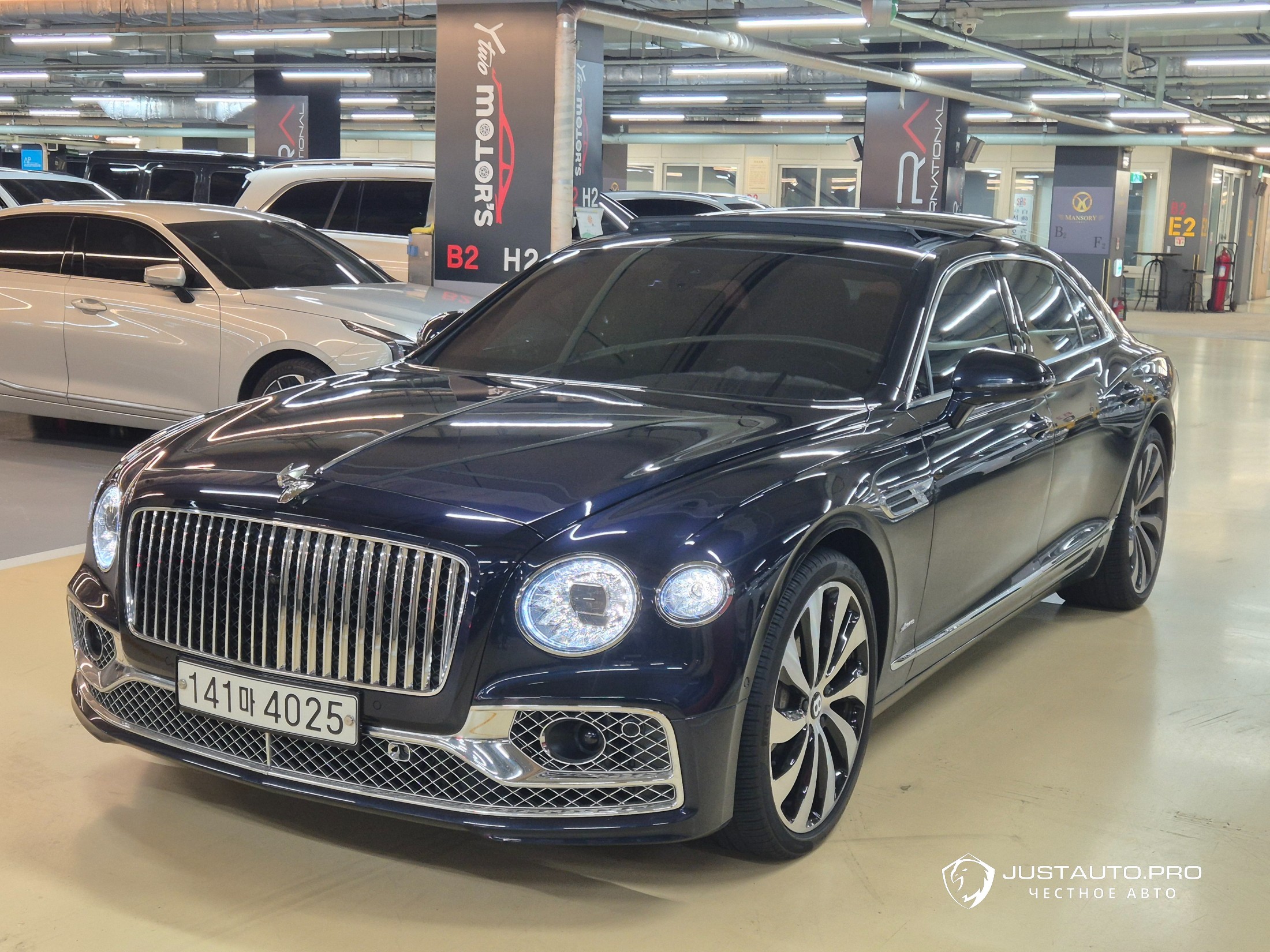 Автомобиль Bentley Flying Spur