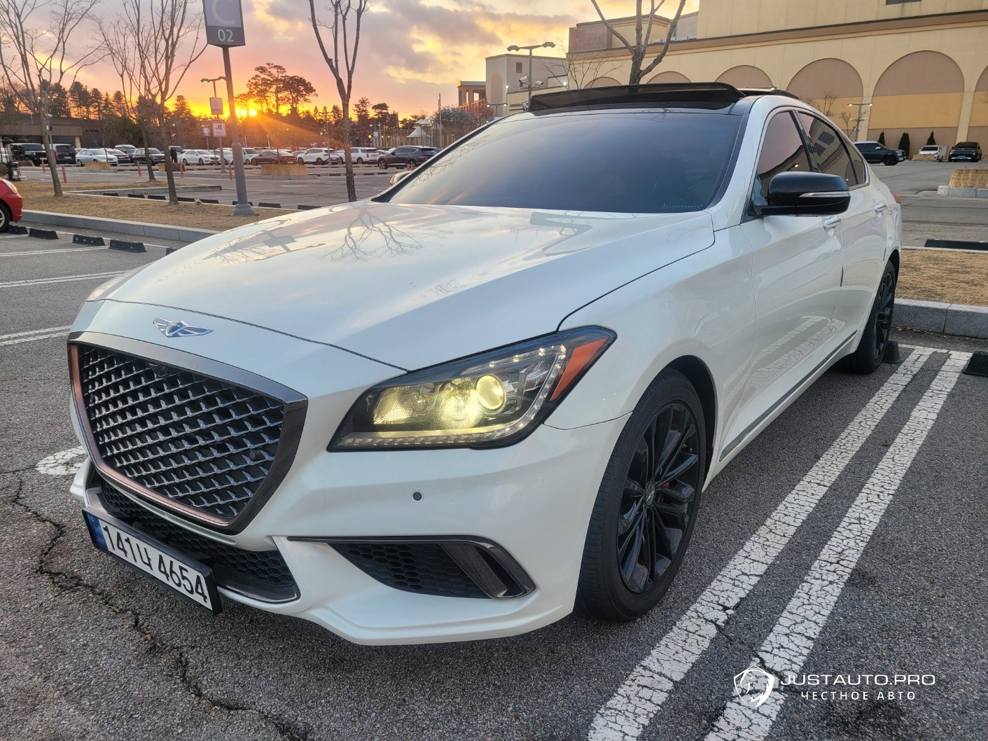 Автомобиль Hyundai Genesis