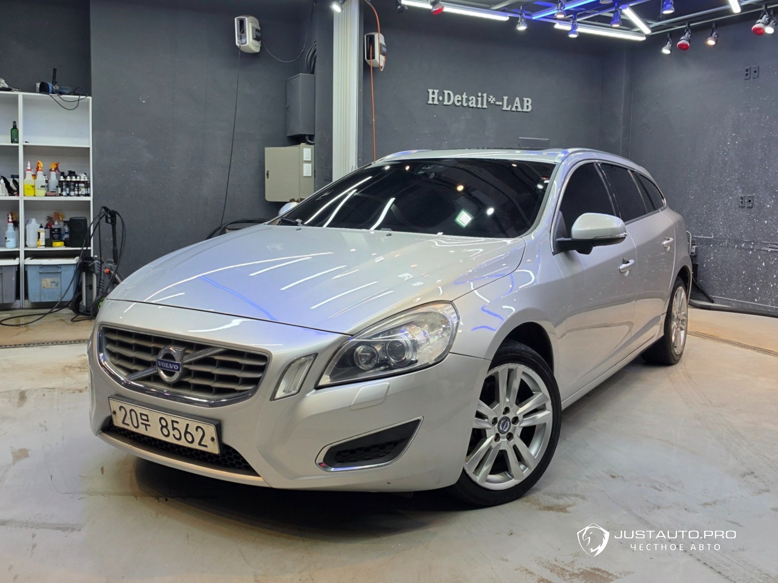 Автомобиль Volvo V60
