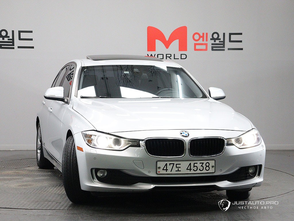Автомобиль BMW 3-Series