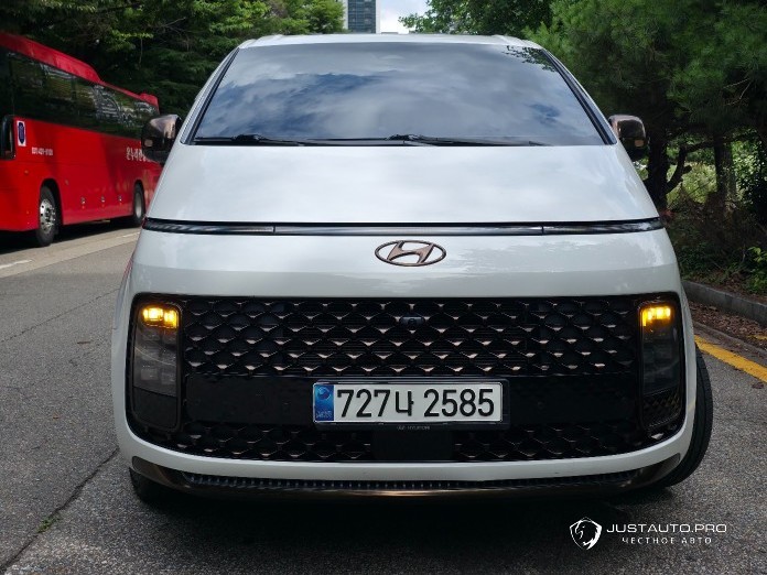Автомобиль Hyundai Staria