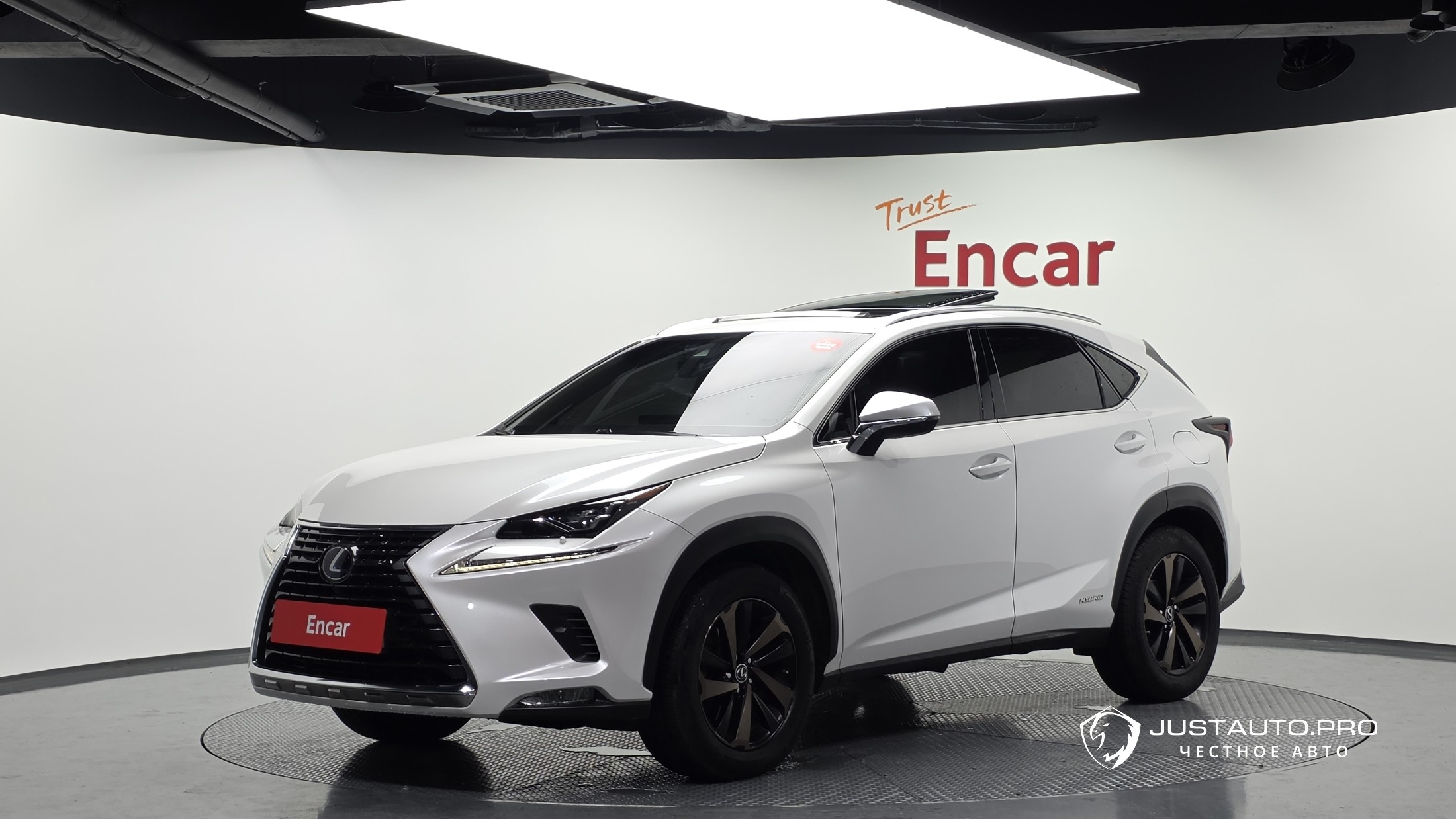 Автомобиль Lexus NX