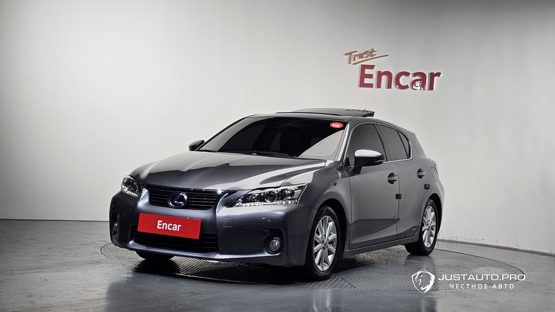 Автомобиль Lexus CT200h