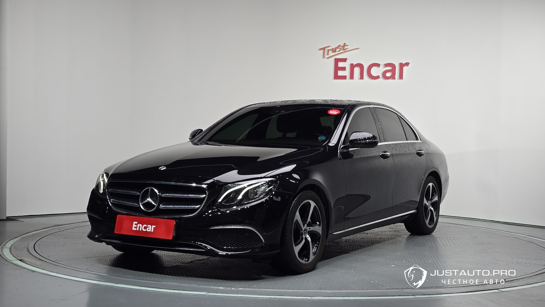 Автомобиль Mercedes-Benz E-Class