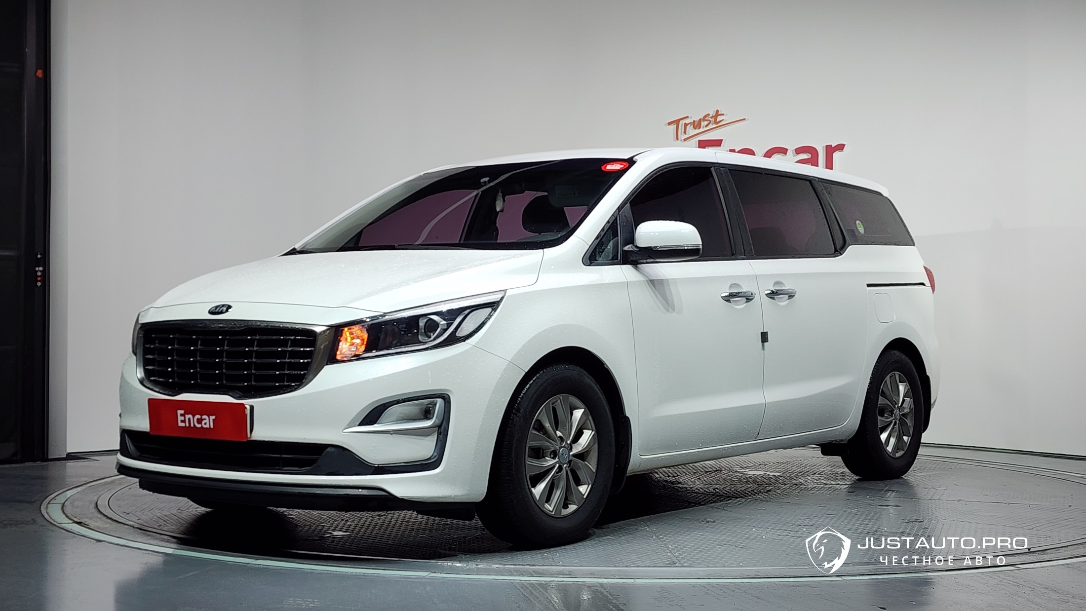 Автомобиль Kia Canival