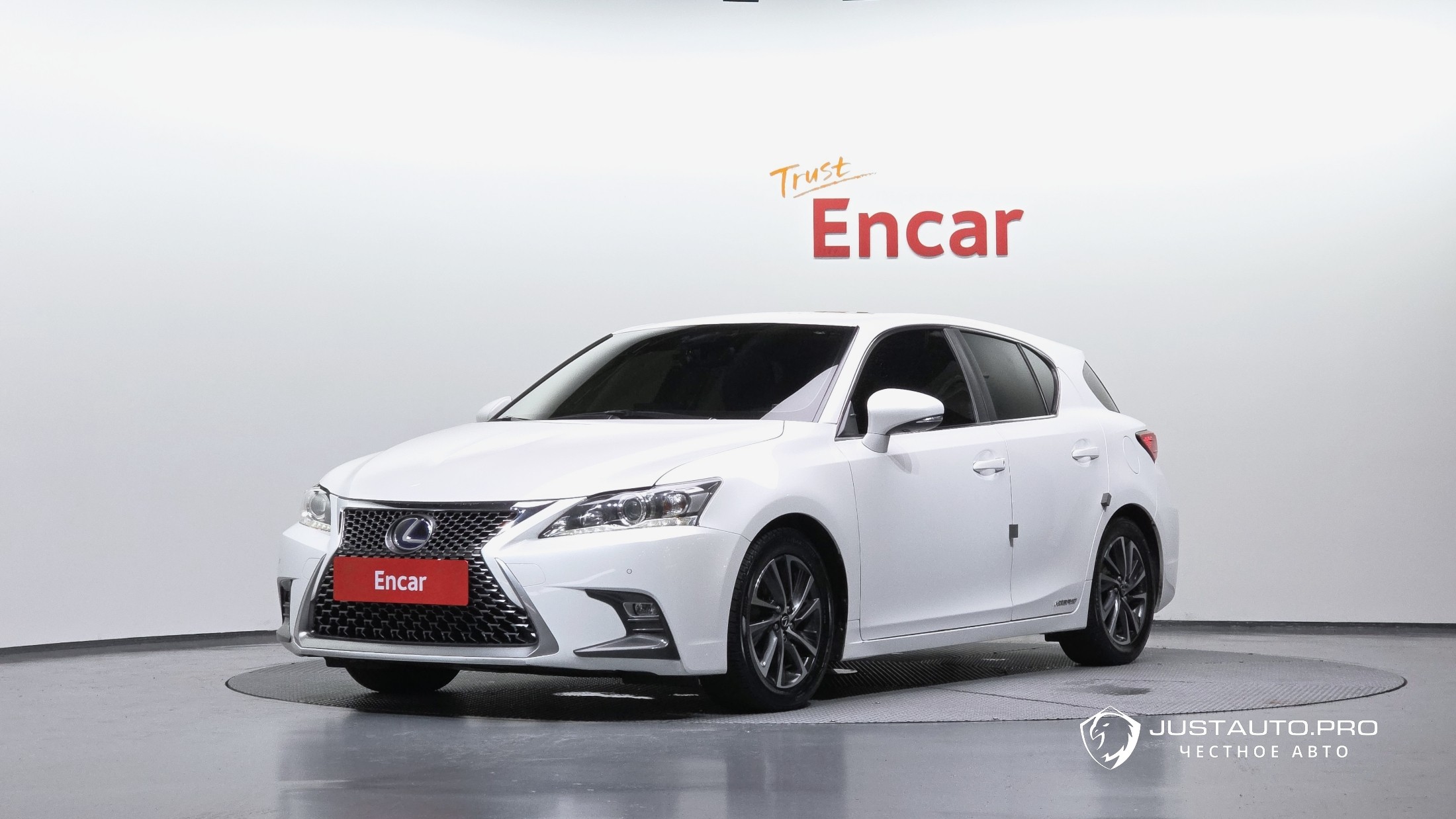 Автомобиль Lexus CT200h