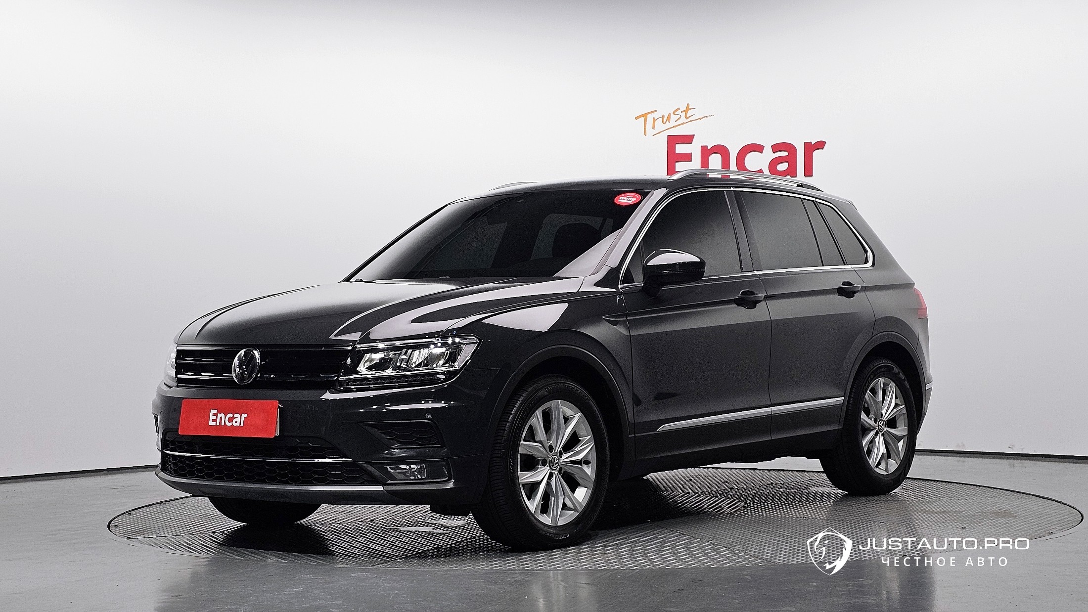 Автомобиль Volkswagen Tiguan