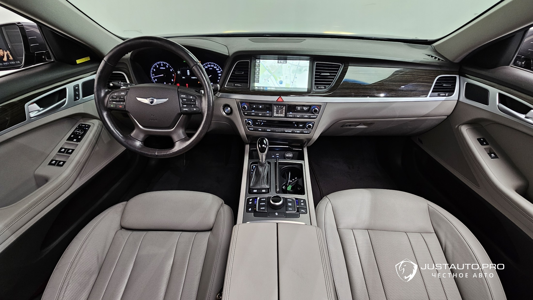 Автомобиль Hyundai Genesis