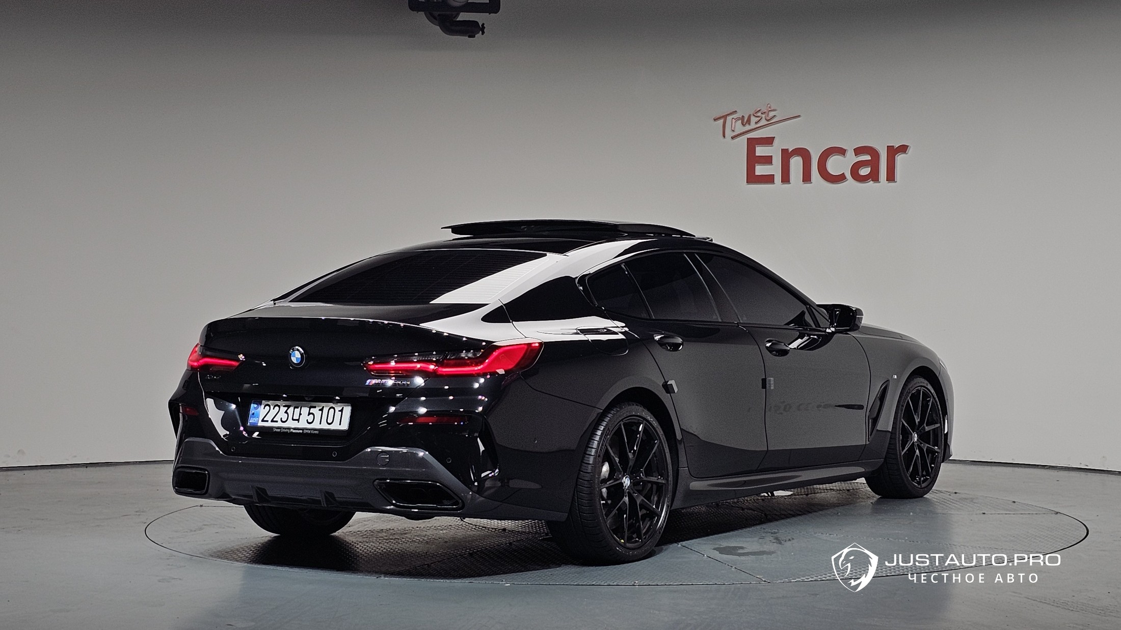 Автомобиль BMW 8-Series