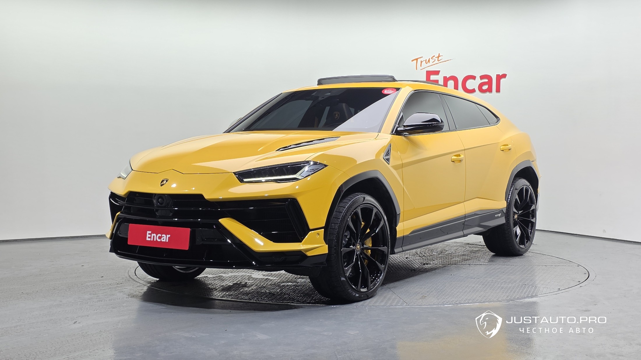 Автомобиль Lamborghini Urus