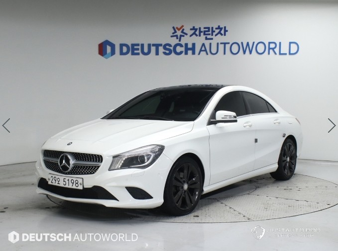Автомобиль Mercedes-Benz CLA-Class