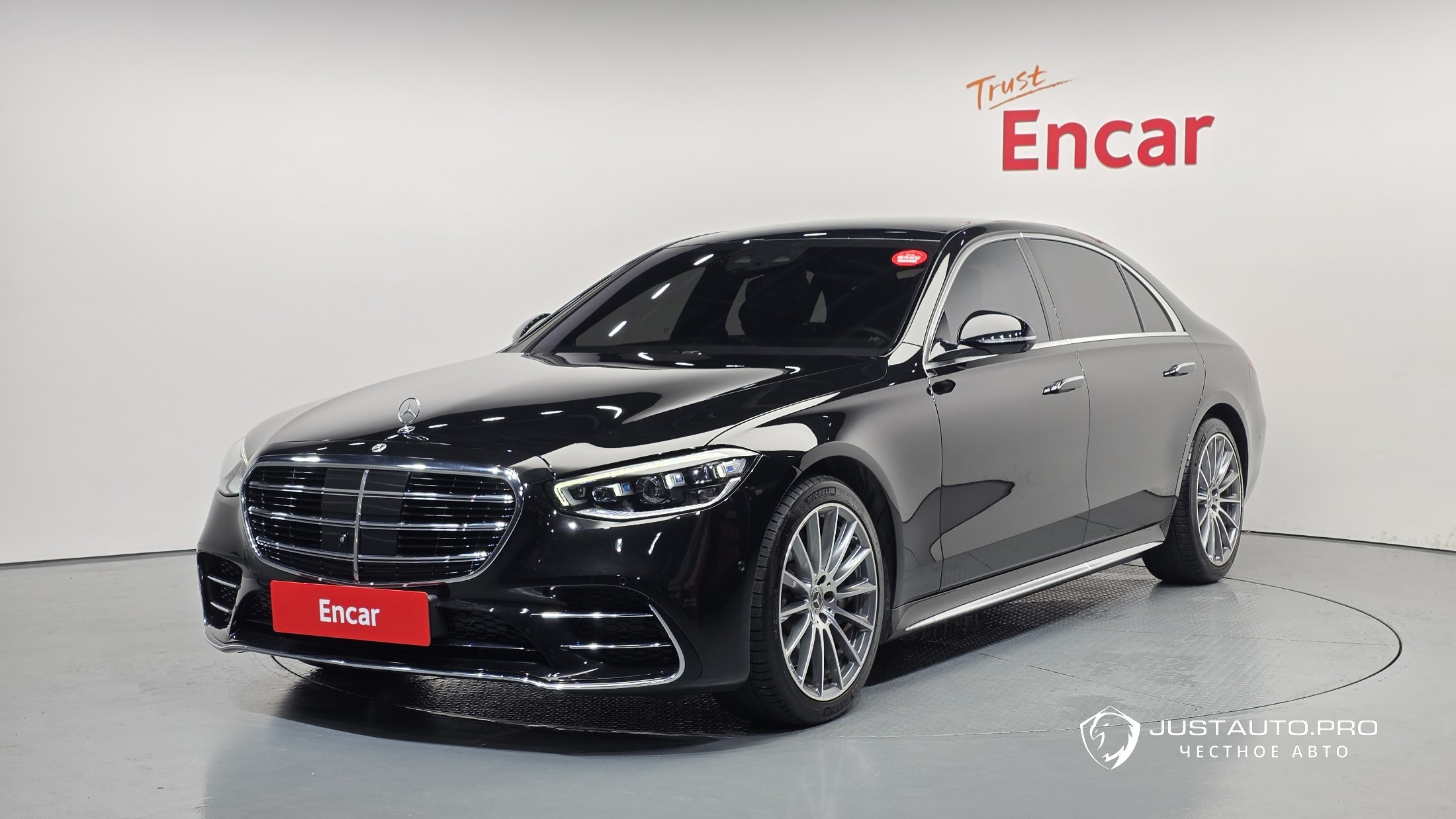 Автомобиль Mercedes-Benz S-Class