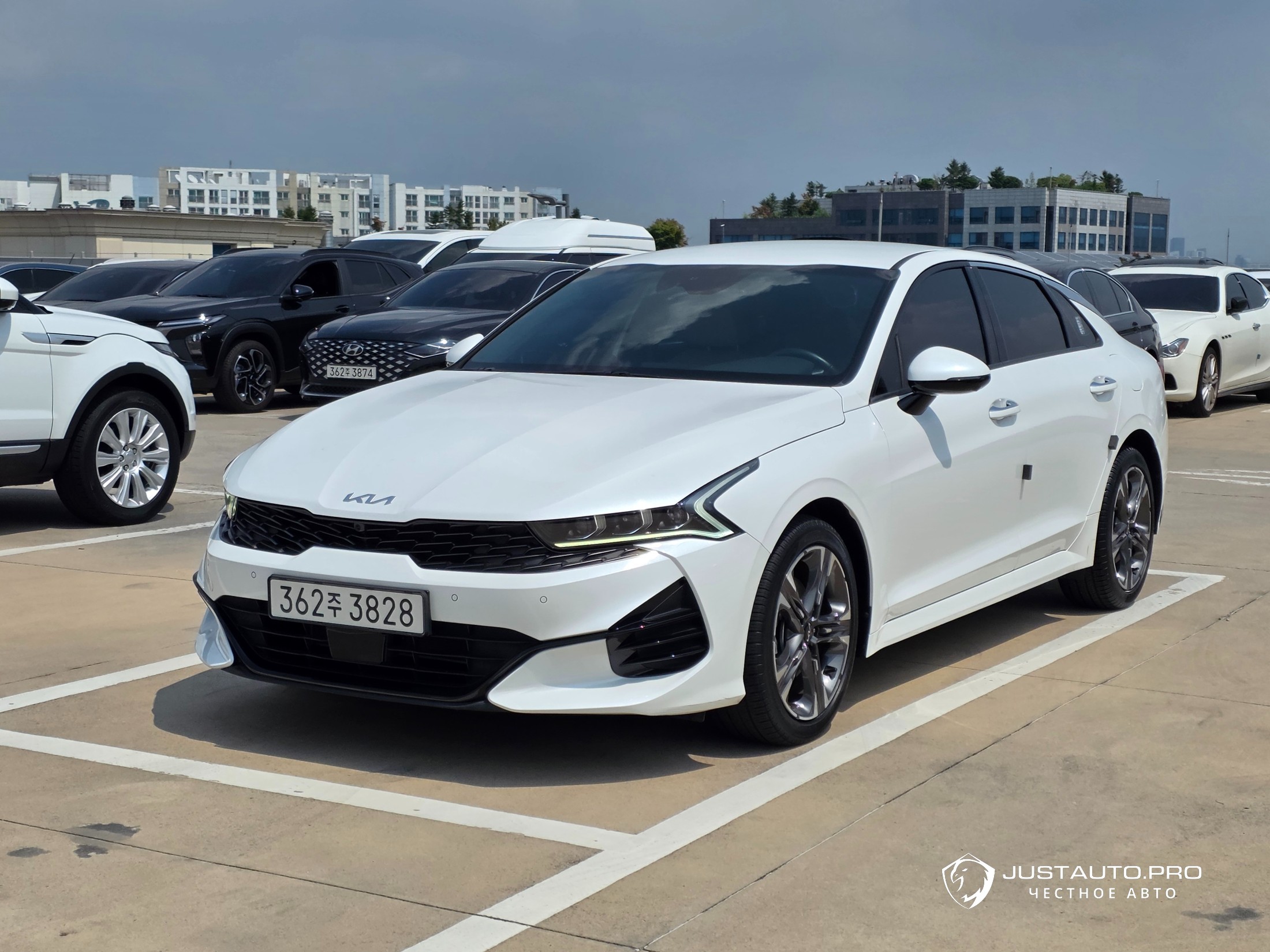 Автомобиль Kia K5