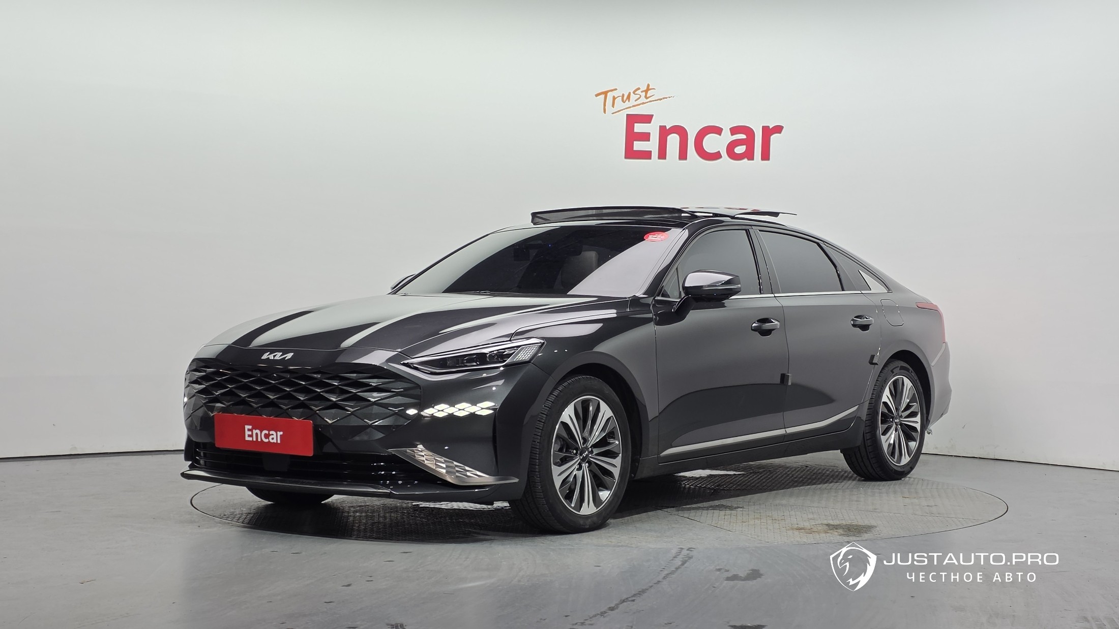 Автомобиль Kia K8
