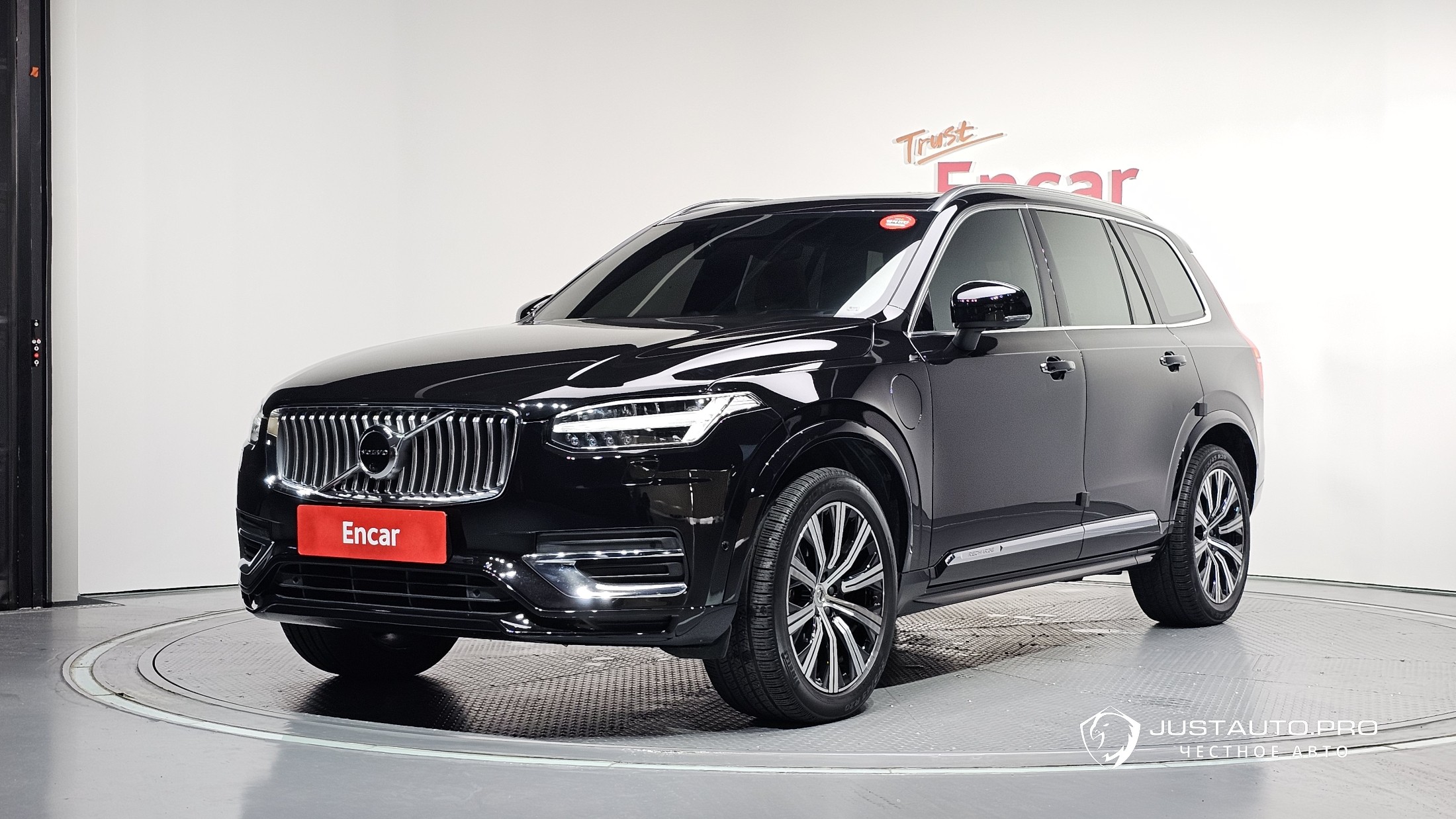 Автомобиль Volvo XC90