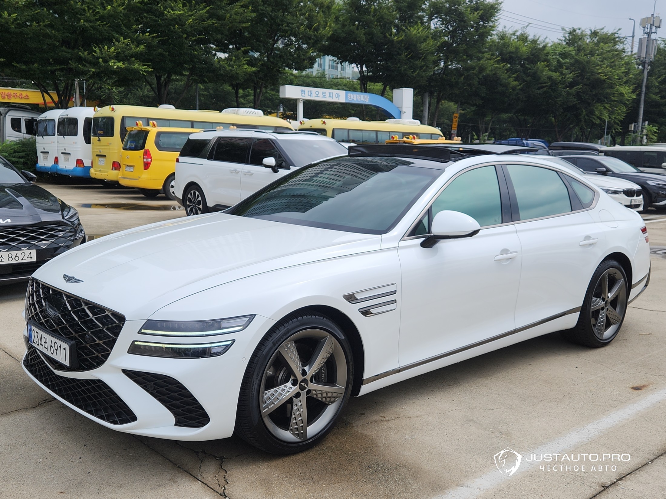 Автомобиль Genesis G80