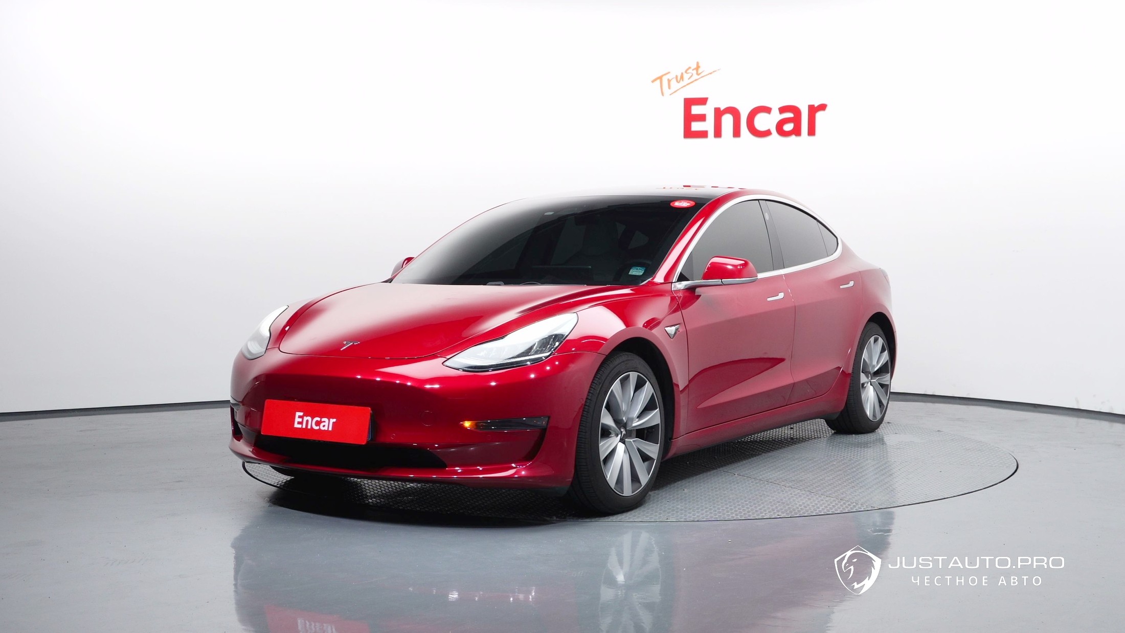 Автомобиль Tesla Model 3
