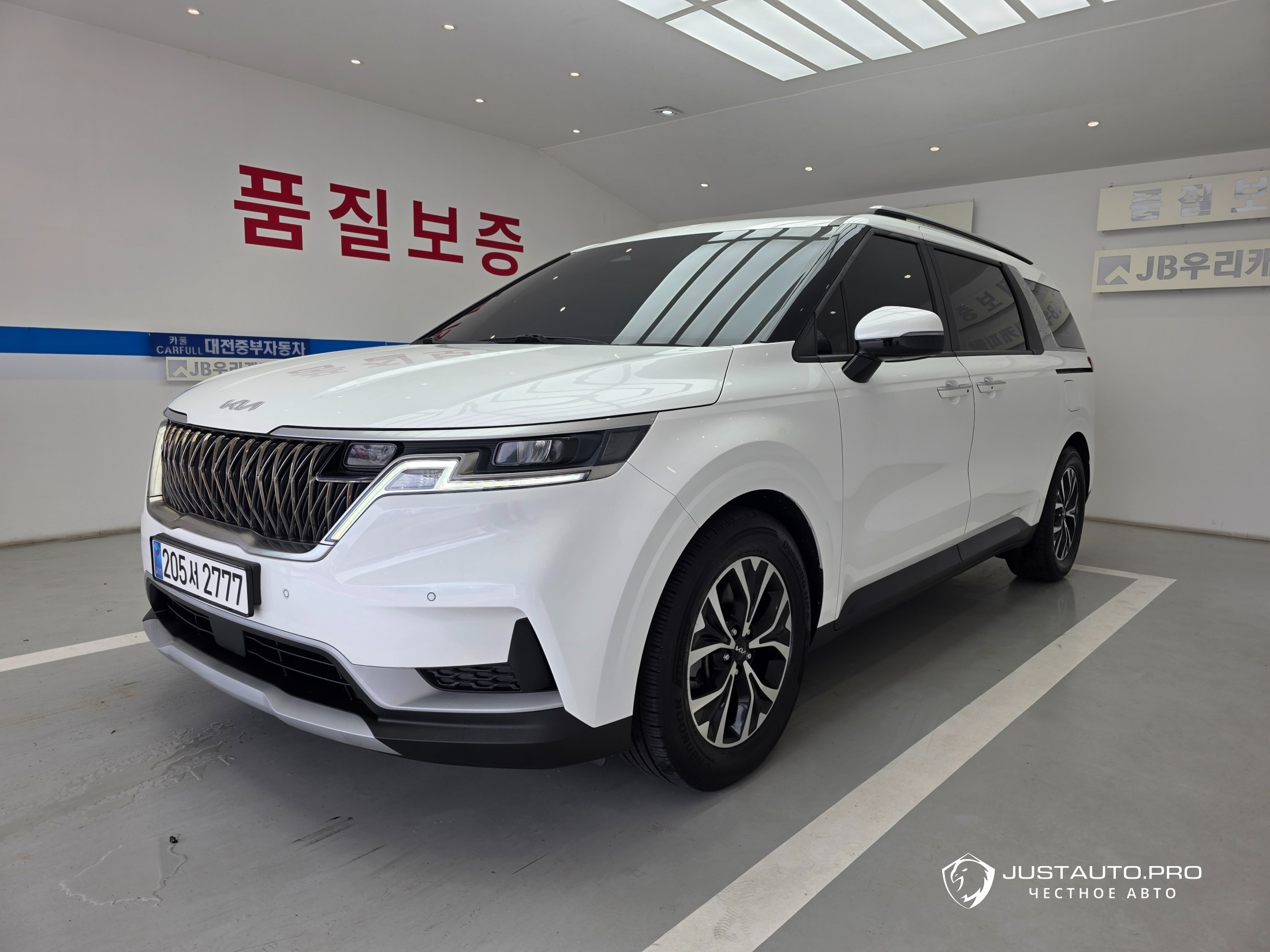 Автомобиль Kia Canival
