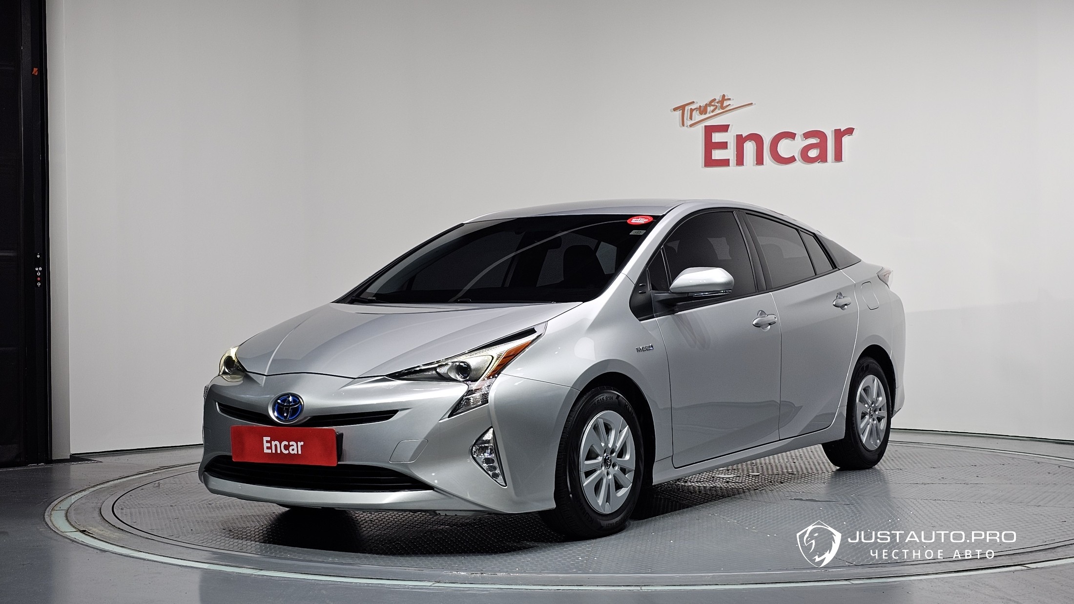 Автомобиль Toyota Prius