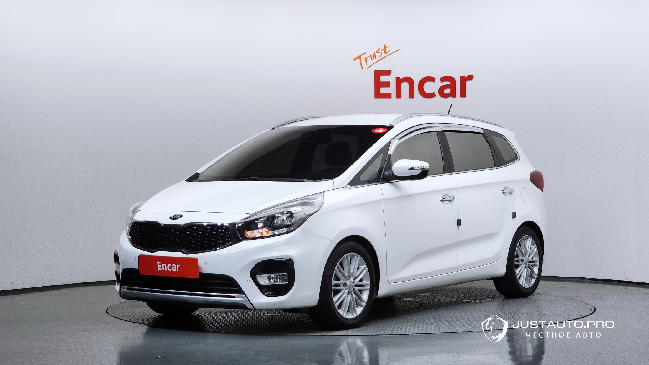 Автомобиль Kia Carens