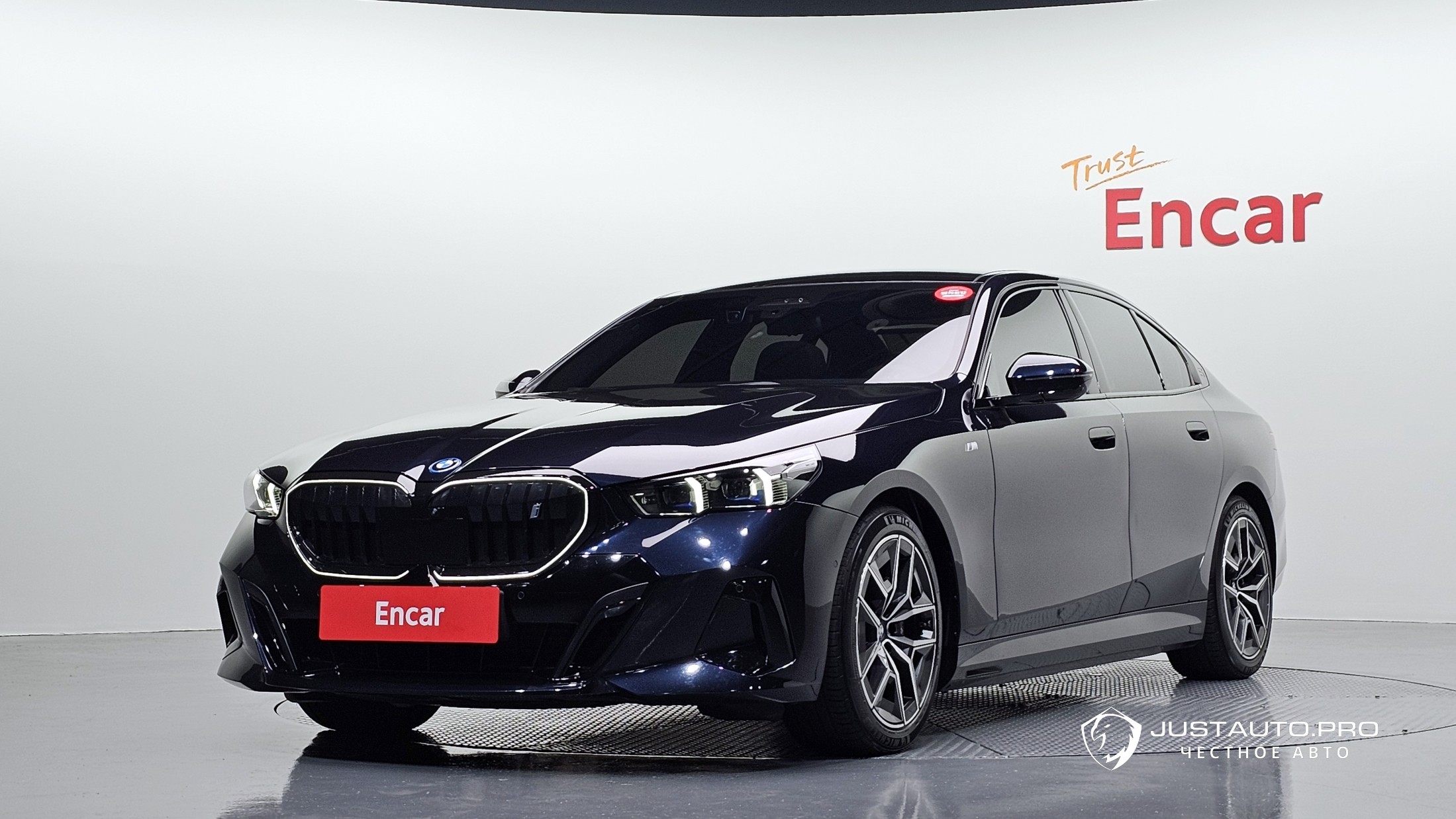Автомобиль BMW i5