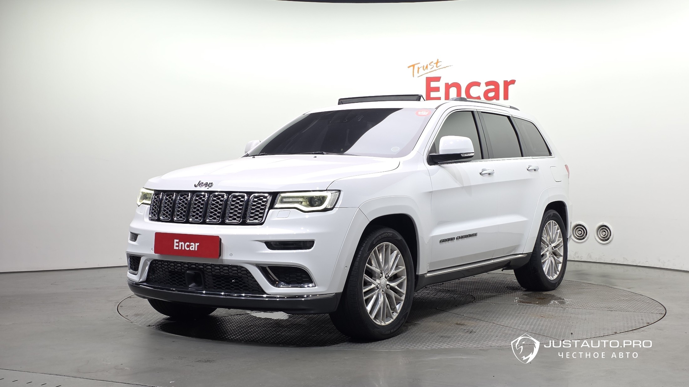 Автомобиль Jeep Cherokee