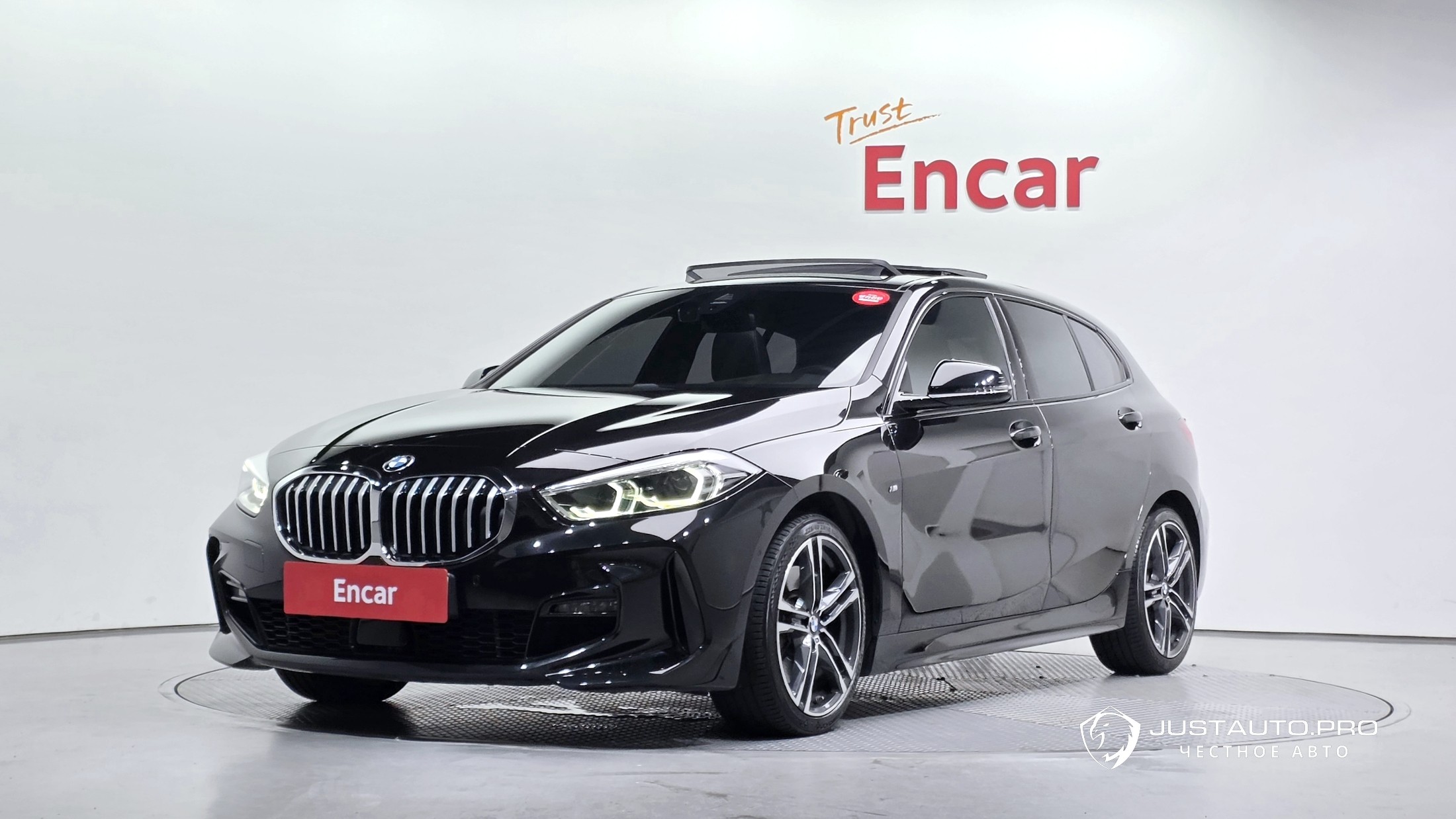 Автомобиль BMW 1-Series