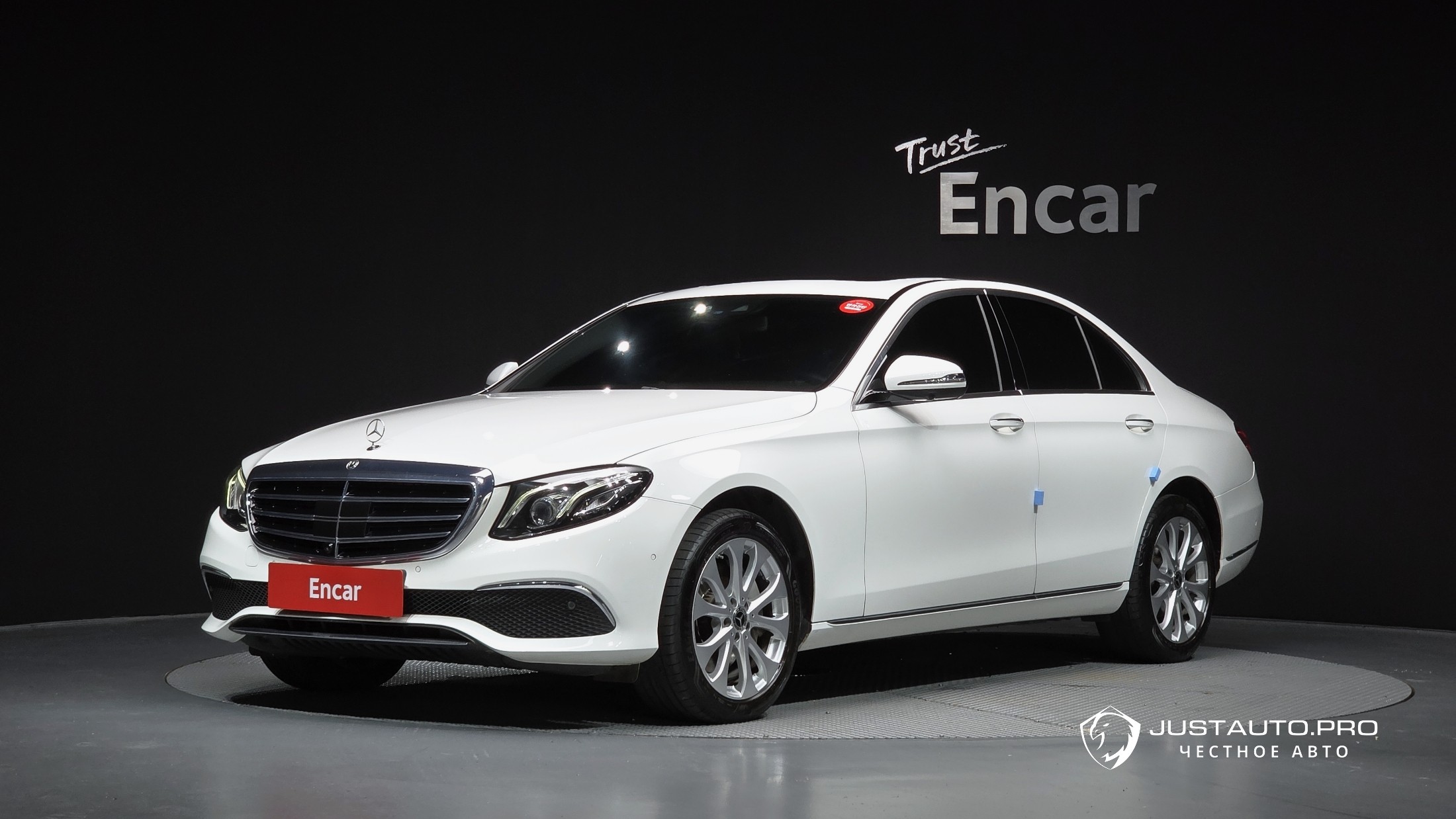 Автомобиль Mercedes-Benz E-Class