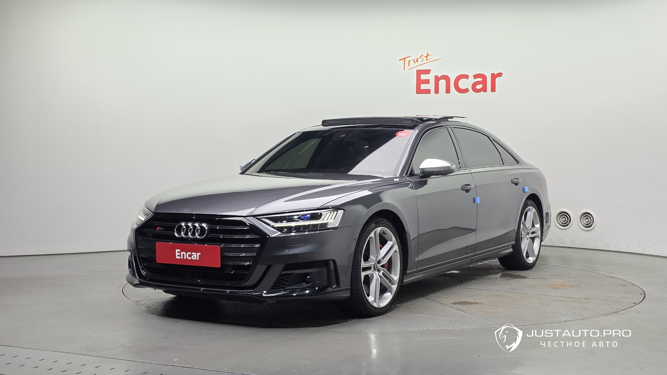 Автомобиль Audi S8